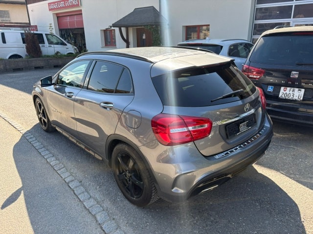 MERCEDES-BENZ GLA 250 AMG Line 4Matic 7G-DCT-image-3