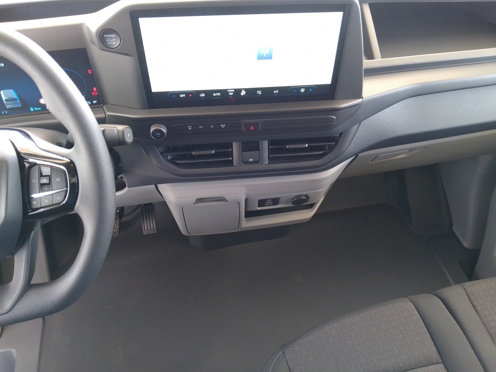FORD Transit Custom Van 320 L1 2.5 Duratec 233 Trend PHEV-image-12