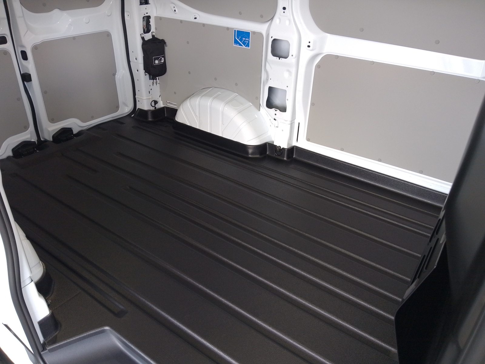 FORD Transit Custom Van 320 L1 2.5 Duratec 233 Trend PHEV-image-10