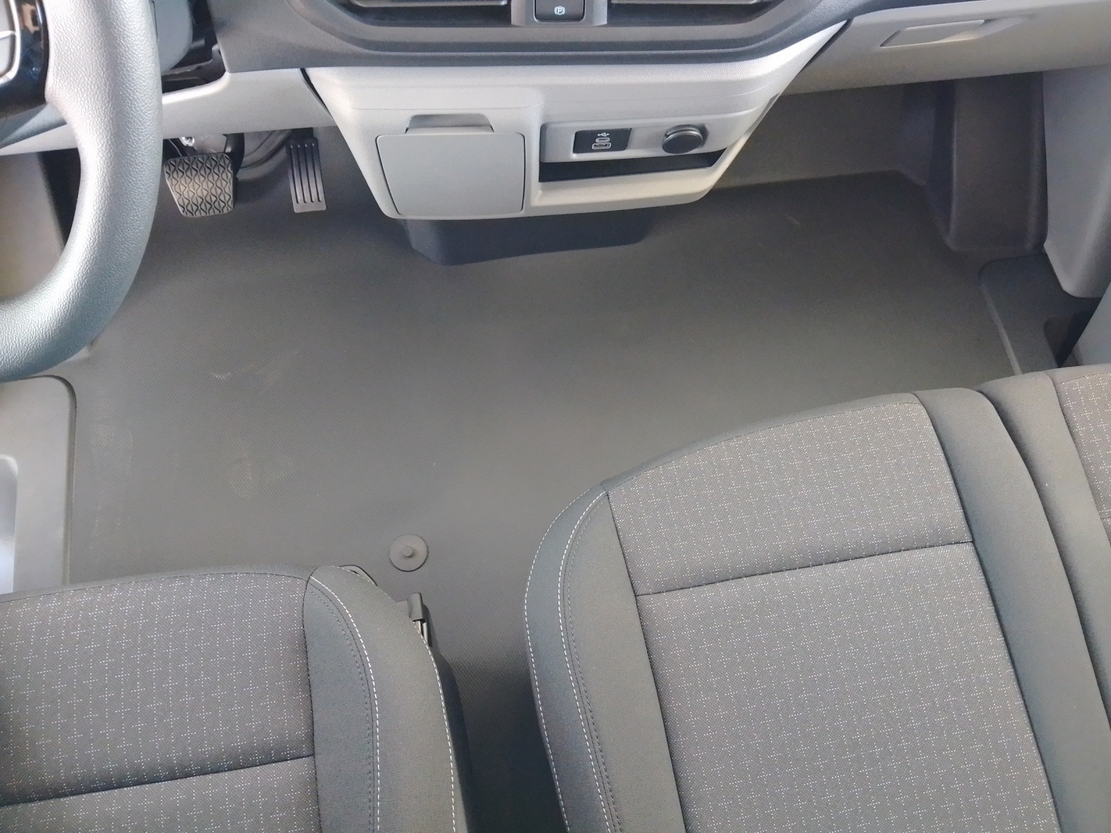 FORD Transit Custom Van 320 L1 2.5 Duratec 233 Trend PHEV-image-11