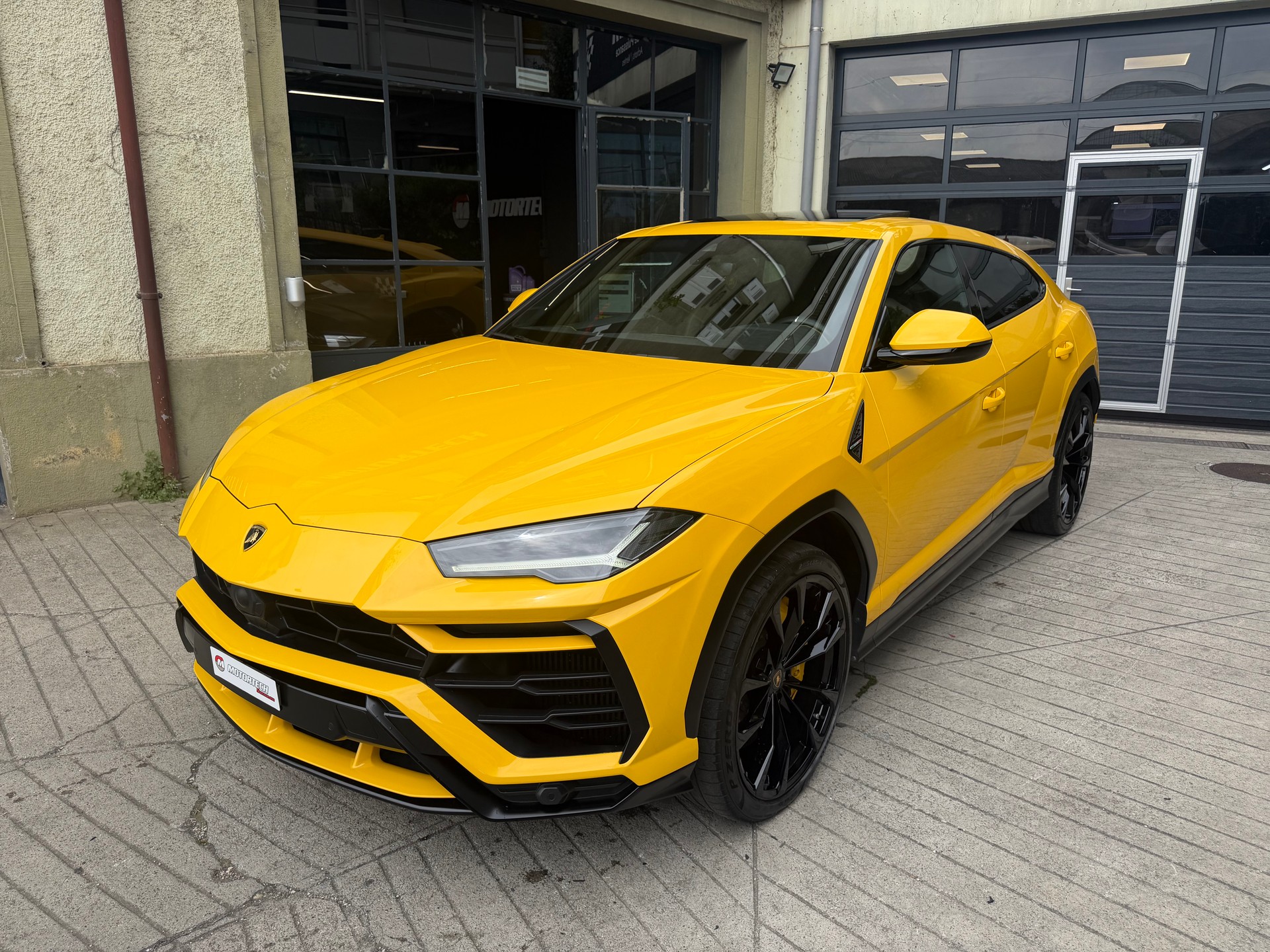 LAMBORGHINI Urus E-Gear