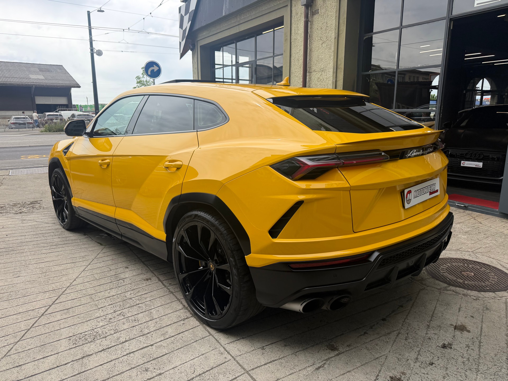 LAMBORGHINI Urus E-Gear-image-4
