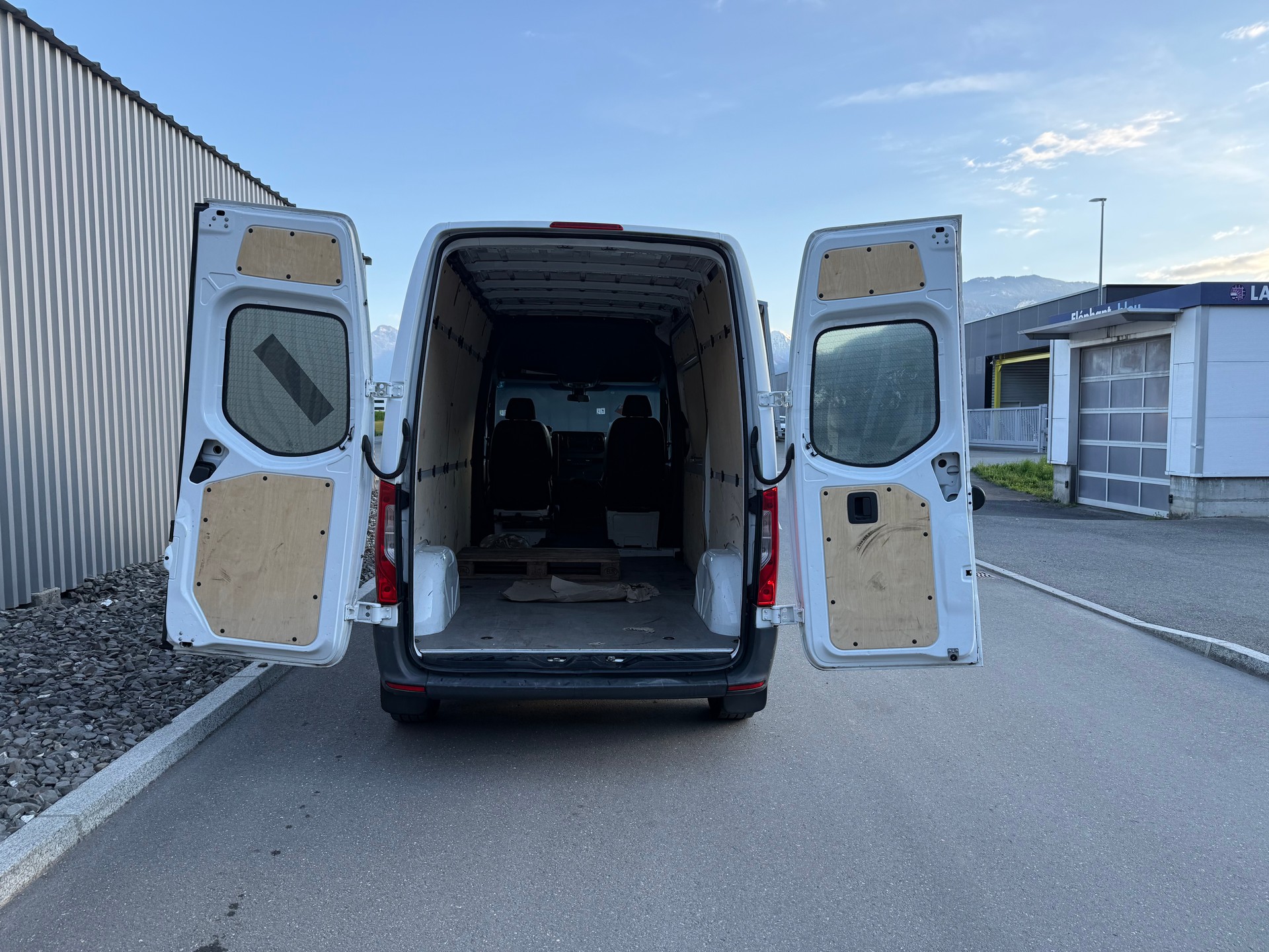 MERCEDES-BENZ Sprinter 214 CDI Standard 9G——CHARGE 950 KG —-BOITE AUTOMATIQUE-image-11