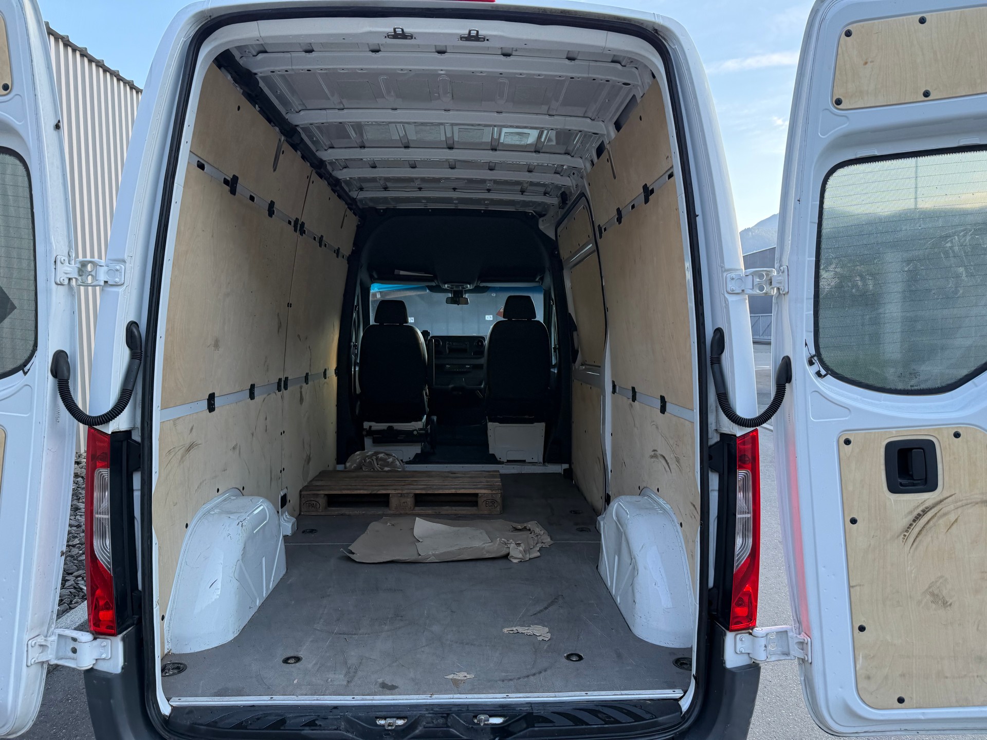 MERCEDES-BENZ Sprinter 214 CDI Standard 9G——CHARGE 950 KG —-BOITE AUTOMATIQUE-image-12