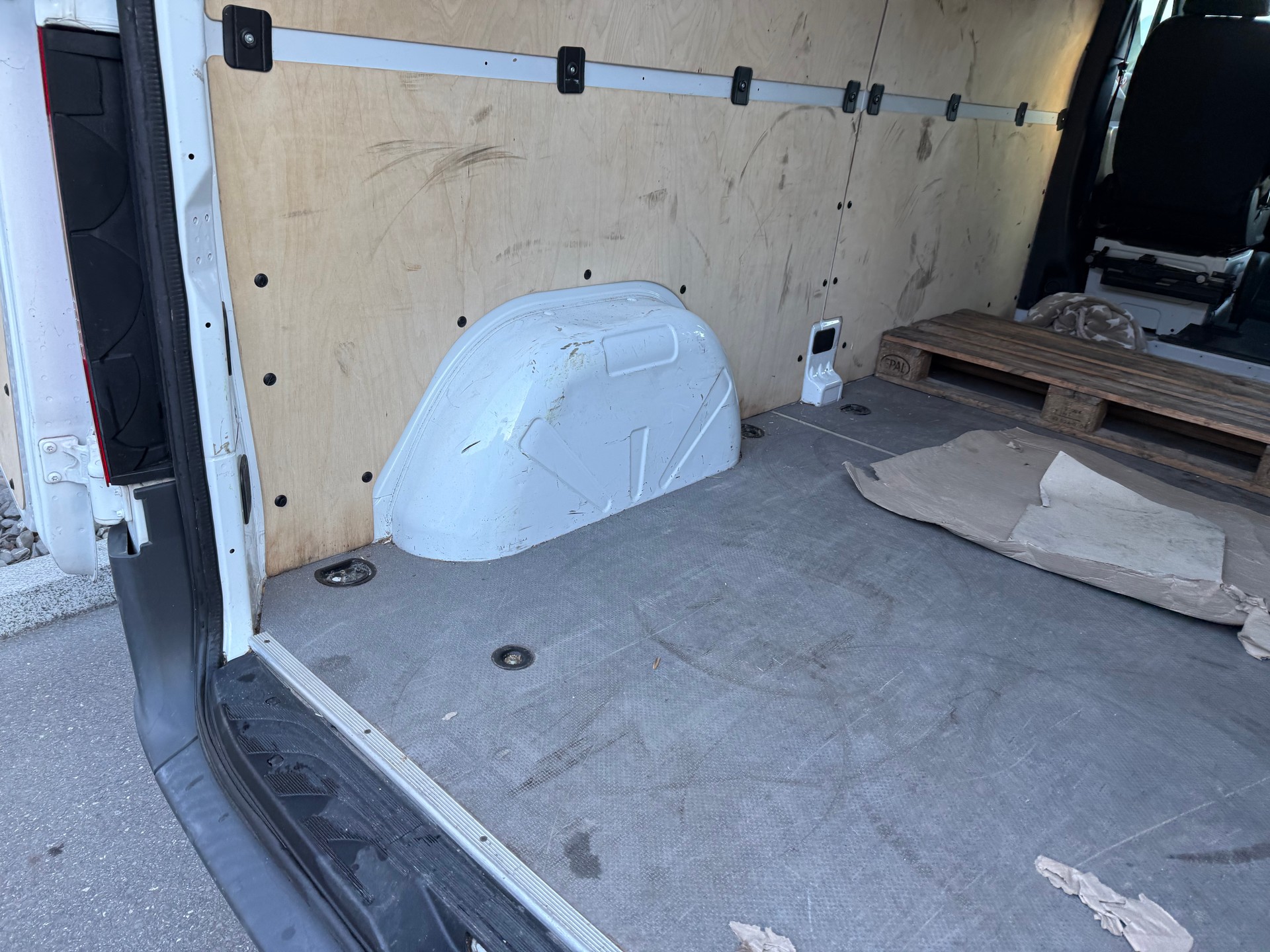 MERCEDES-BENZ Sprinter 214 CDI Standard 9G——CHARGE 950 KG —-BOITE AUTOMATIQUE-image-13