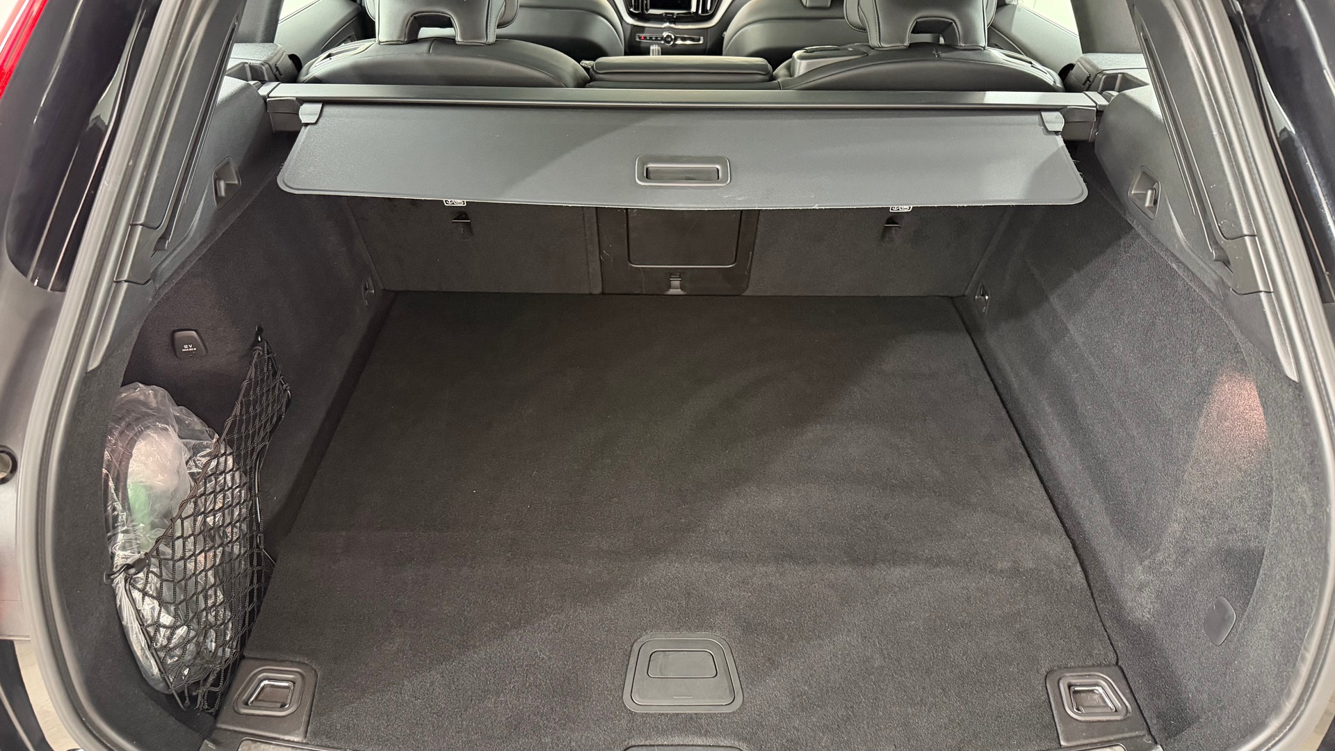 VOLVO XC60 2.0 T6 TE R-Design eAWD-image-6