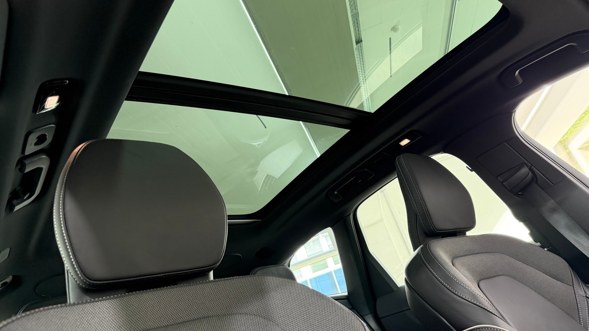VOLVO XC60 2.0 T6 TE R-Design eAWD-image-9