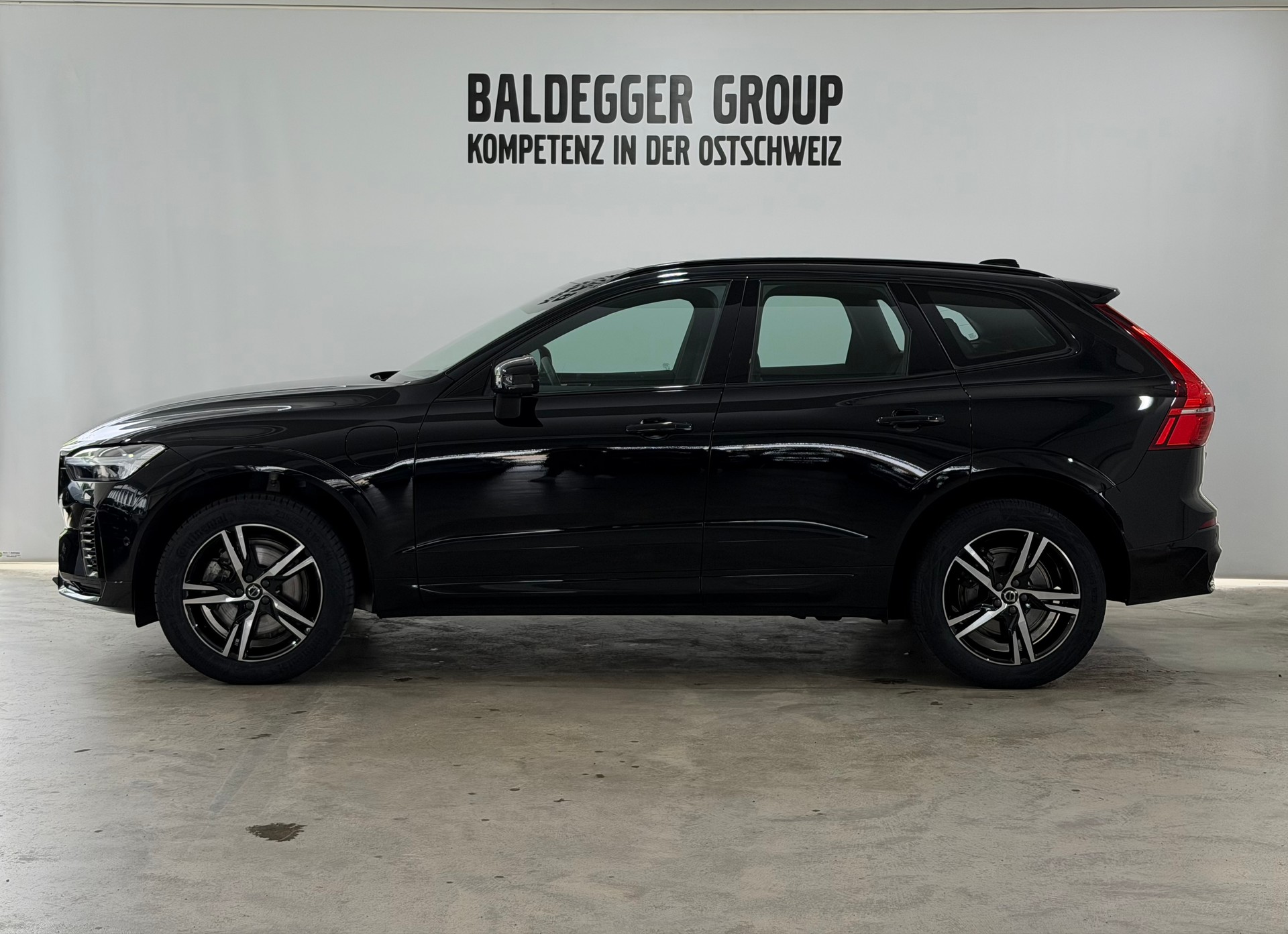VOLVO XC60 2.0 T6 TE R-Design eAWD-image-1