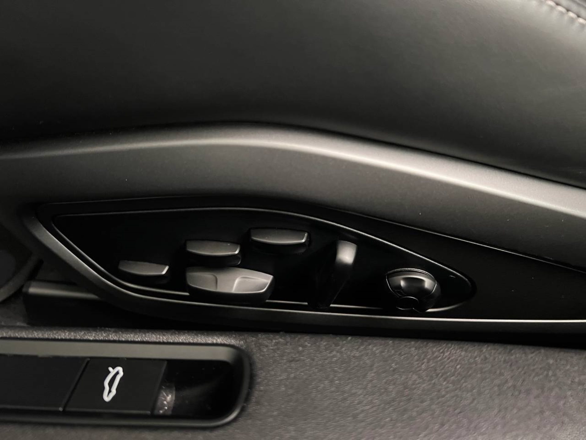 PORSCHE 911 Targa 4-image-23