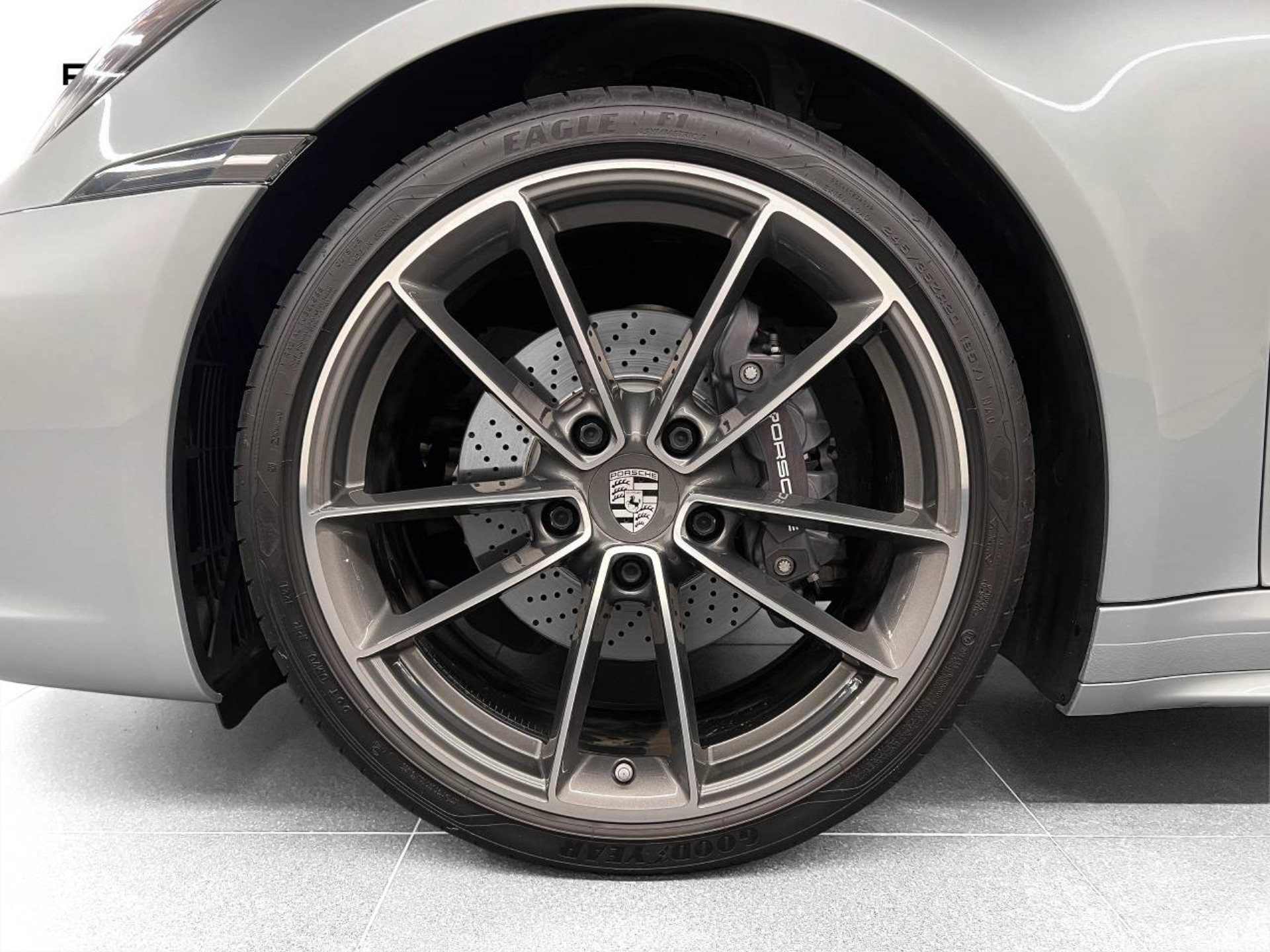 PORSCHE 911 Targa 4-image-12