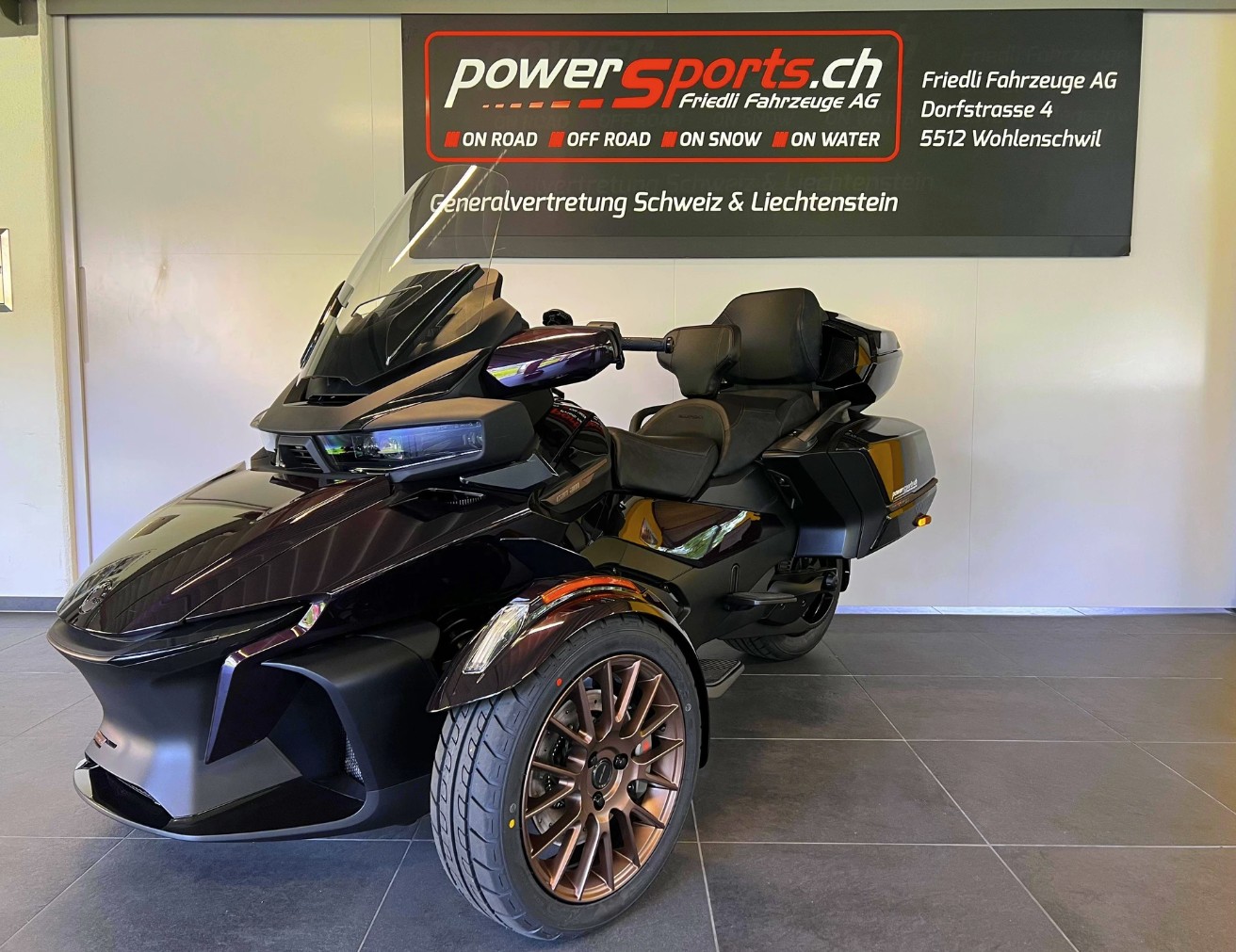 CAN-AM Spyder RT-LTD Sea Sky Edition SE6-showroom-element-2