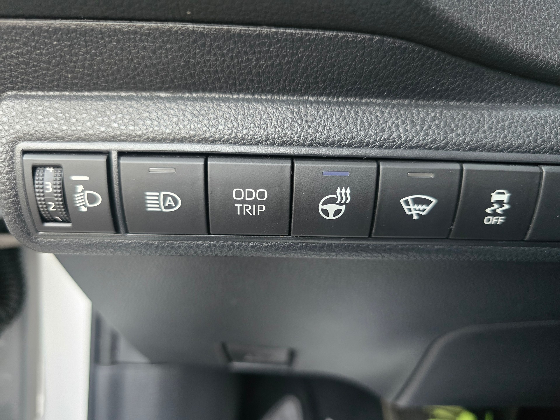 TOYOTA Corolla Touring Sports 1.8 HSD Comfort e-CVT-image-11