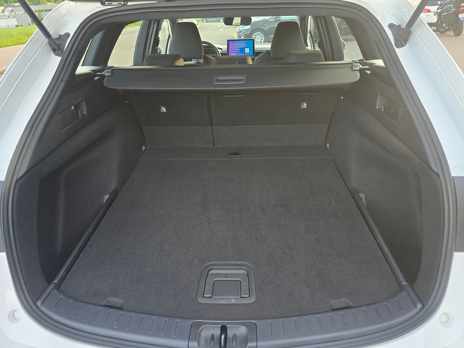 TOYOTA Corolla Touring Sports 1.8 HSD Comfort e-CVT-image-8