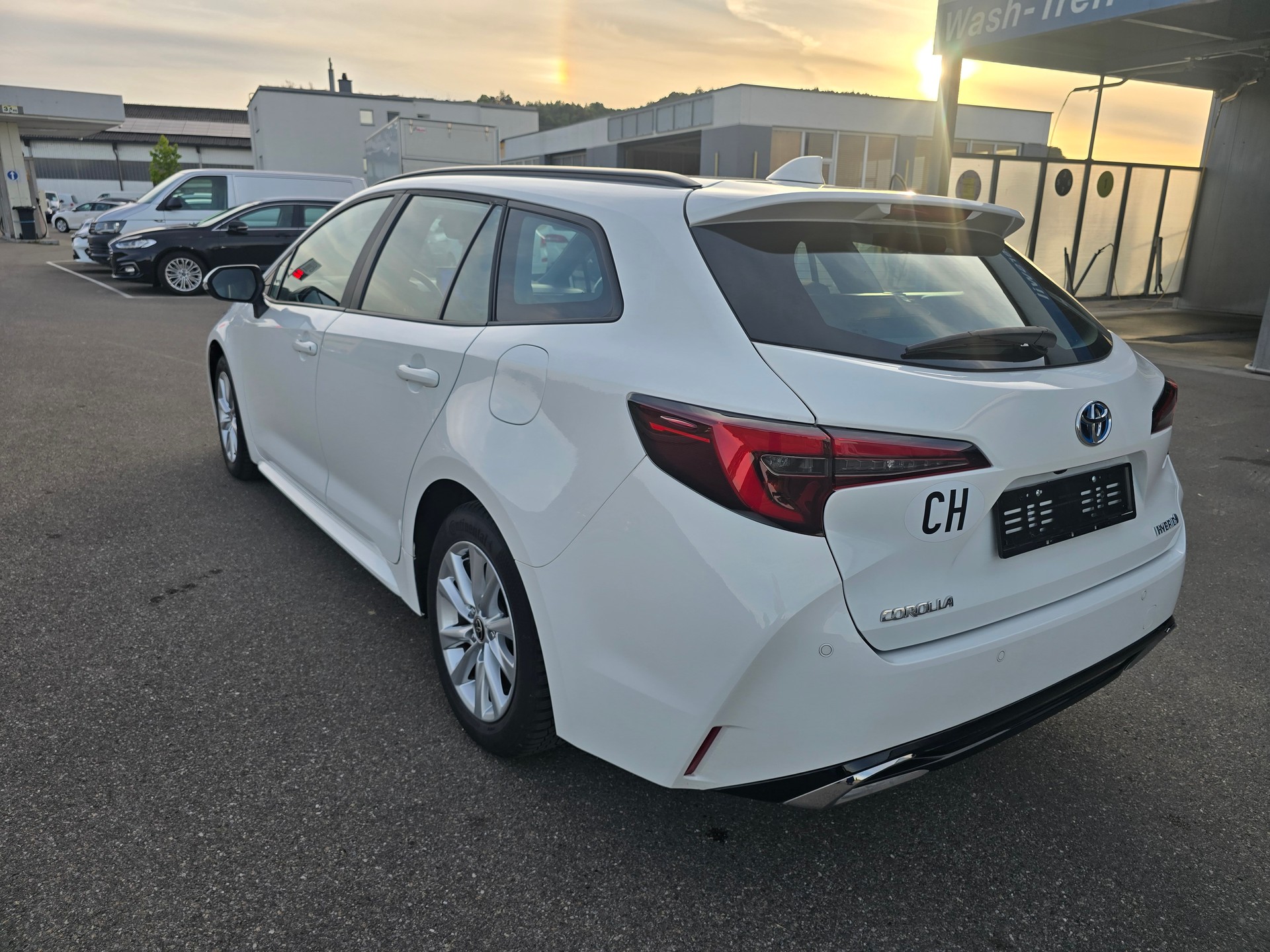 TOYOTA Corolla Touring Sports 1.8 HSD Comfort e-CVT-image-2