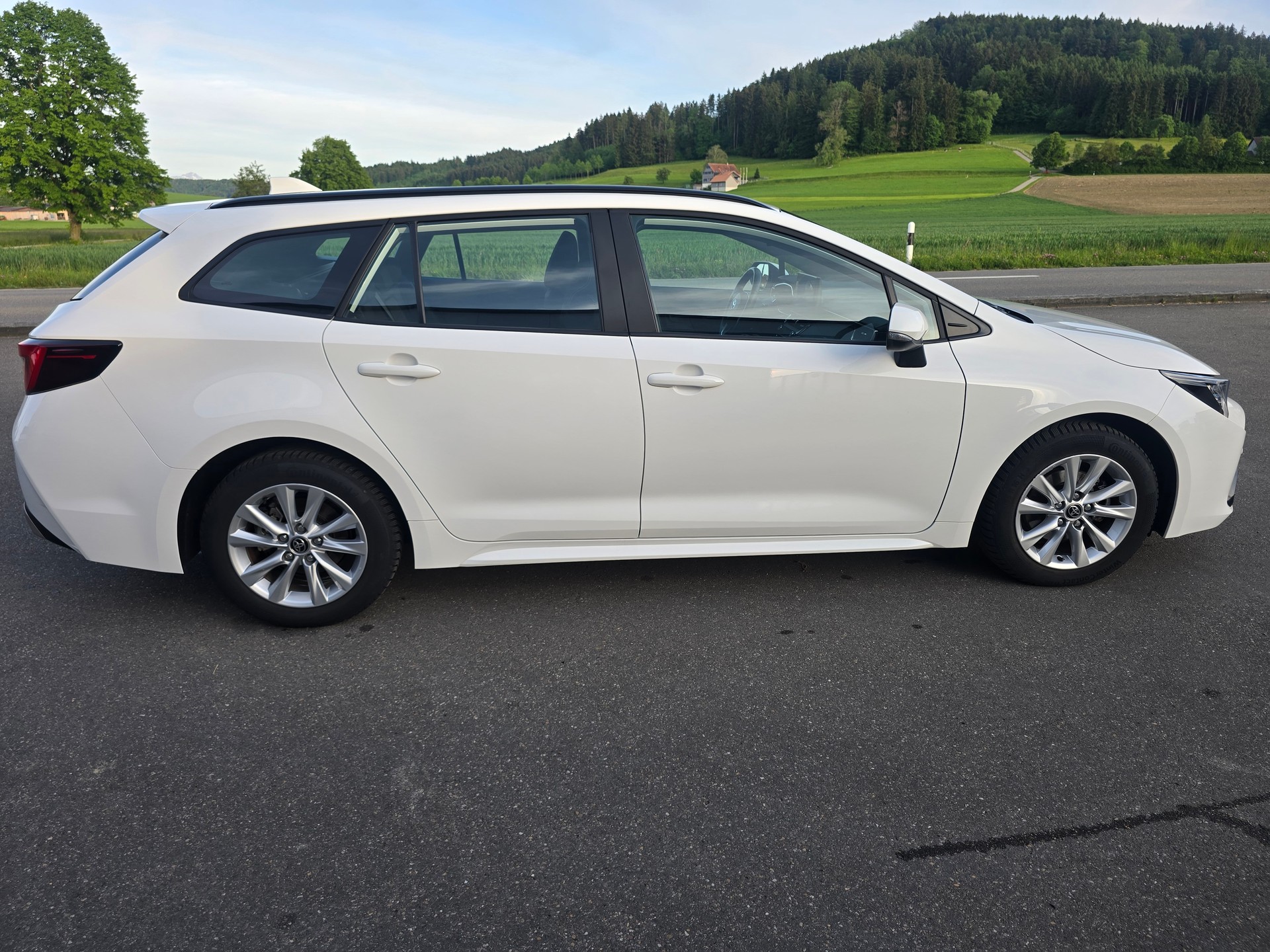 TOYOTA Corolla Touring Sports 1.8 HSD Comfort e-CVT-image-4