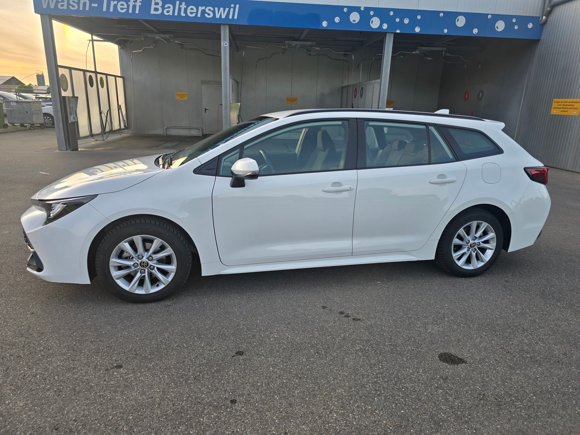 TOYOTA Corolla Touring Sports 1.8 HSD Comfort e-CVT-image-1