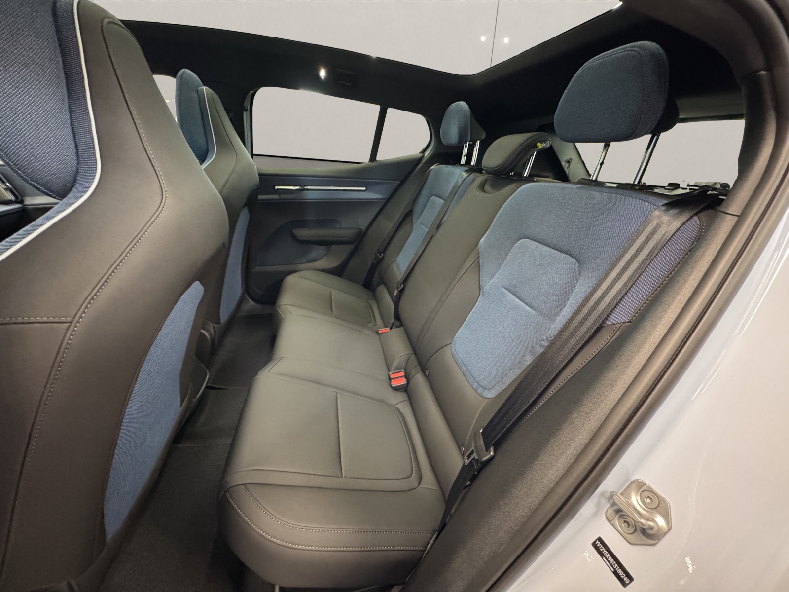 VOLVO EX30 CC E60 Twin Performance AWD-image-13