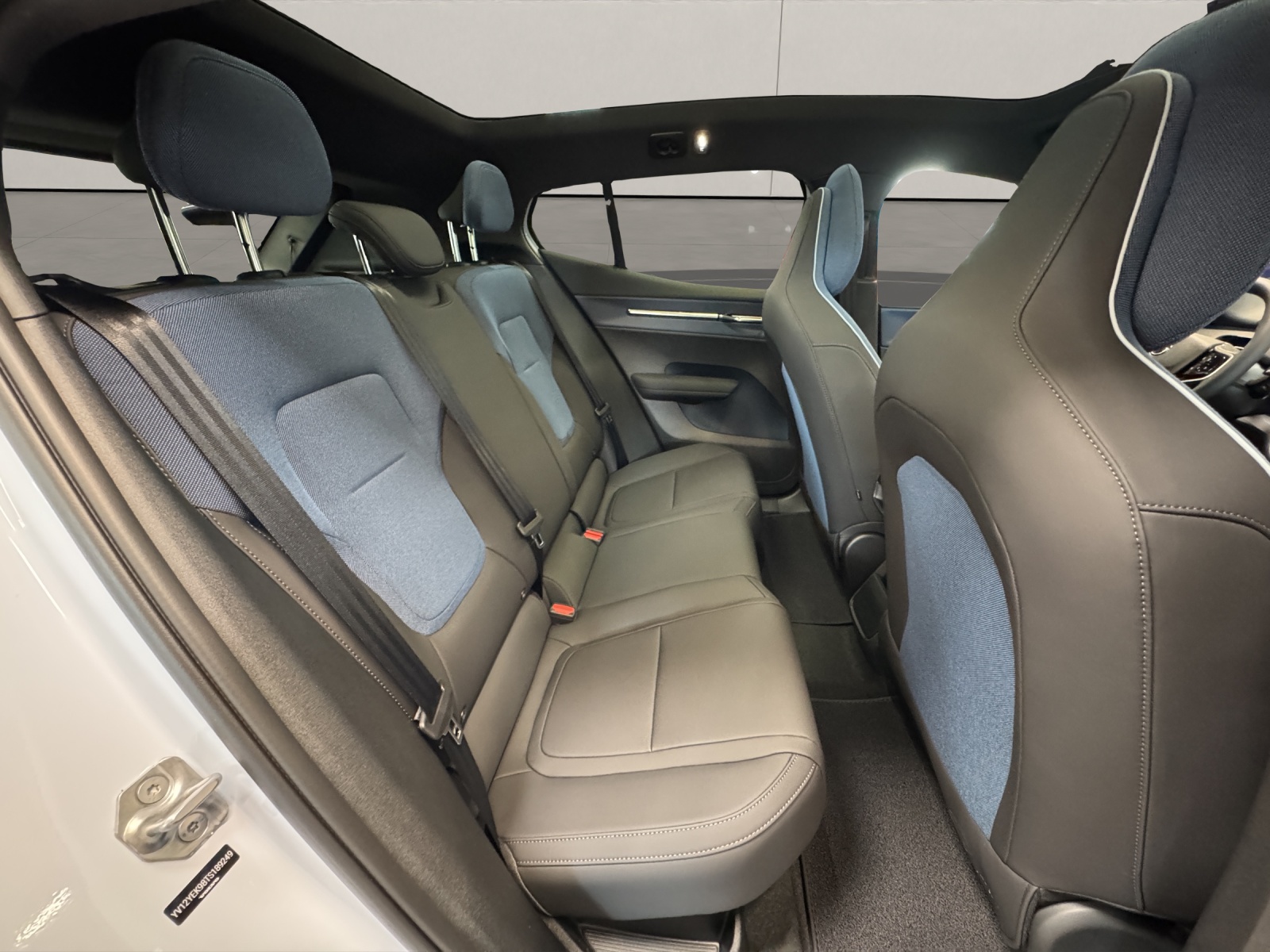 VOLVO EX30 CC E60 Twin Performance AWD-image-12