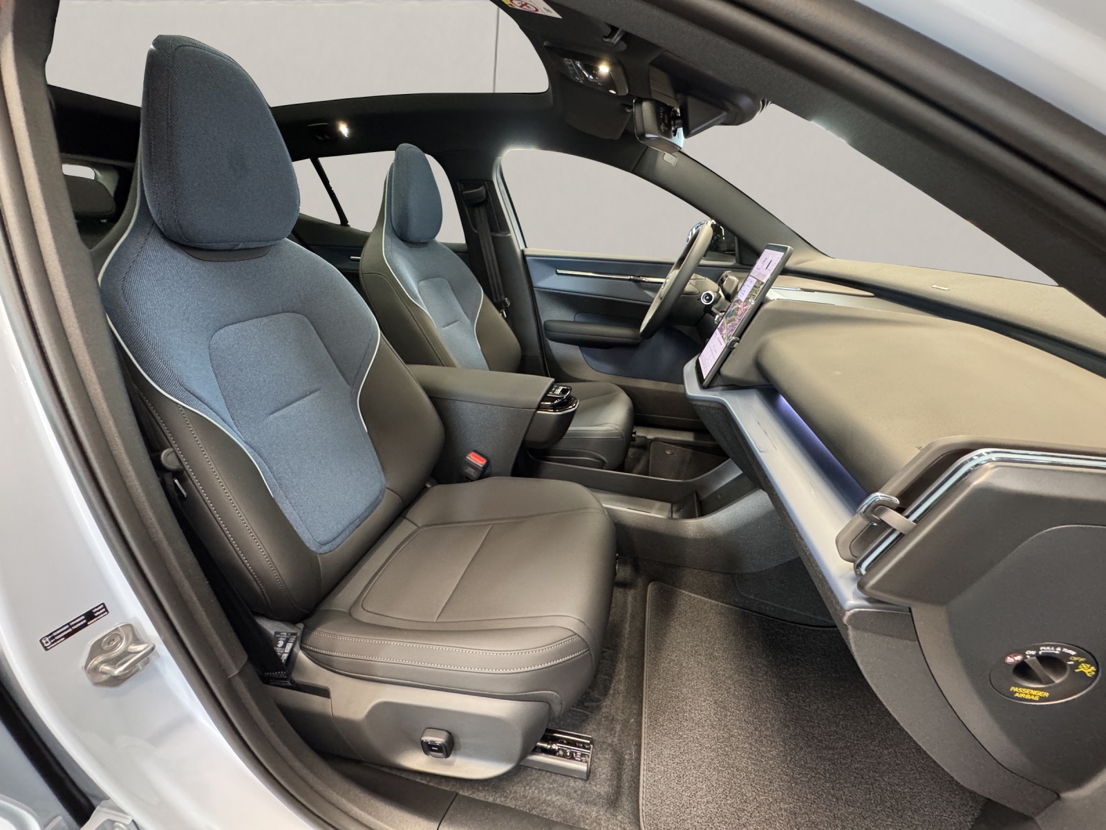 VOLVO EX30 CC E60 Twin Performance AWD-image-11
