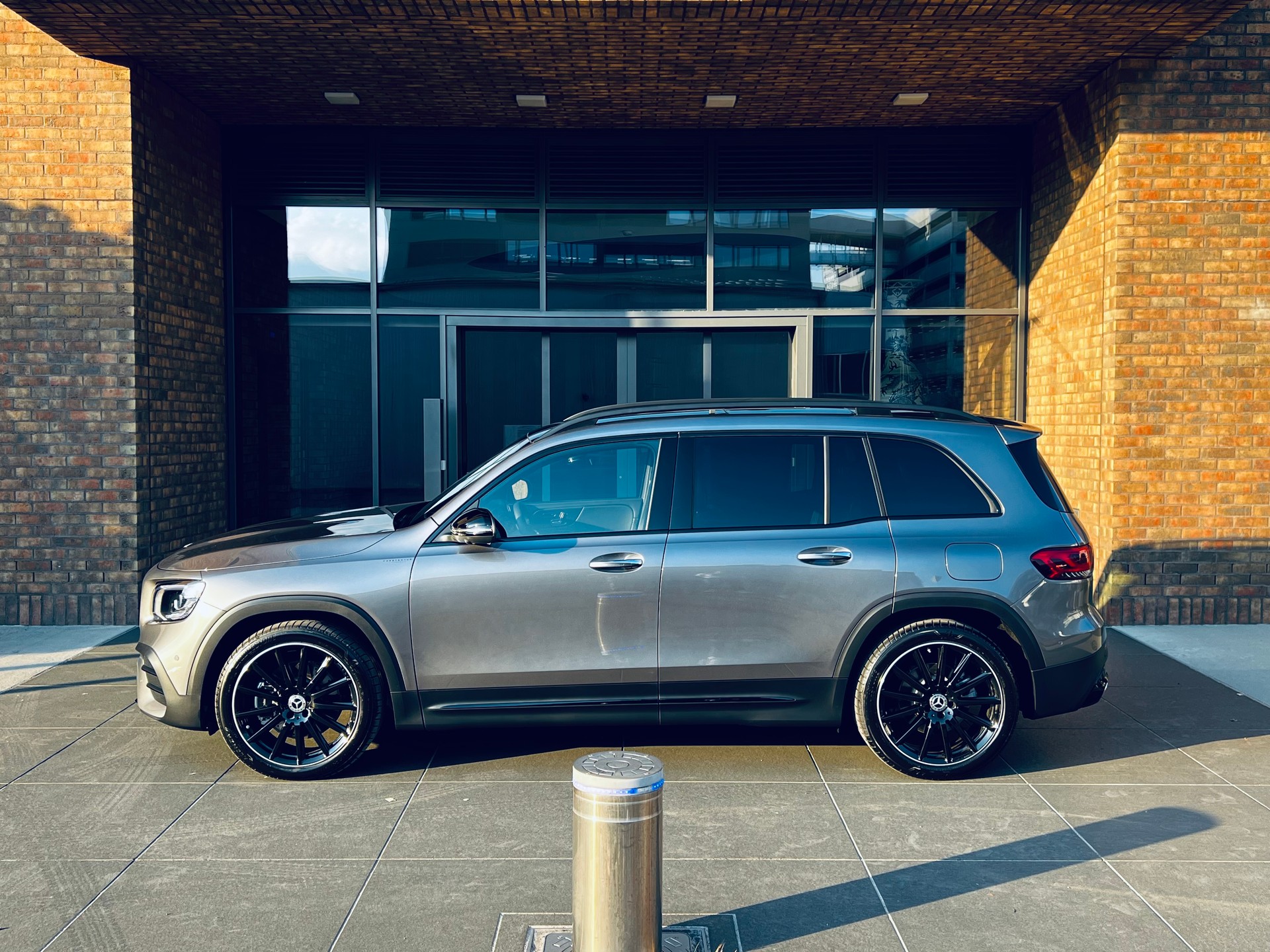 MERCEDES-BENZ GLB 220 d 4Matic AMG Line 8G | CH-Fahrzeug | Gratis Service-image-1