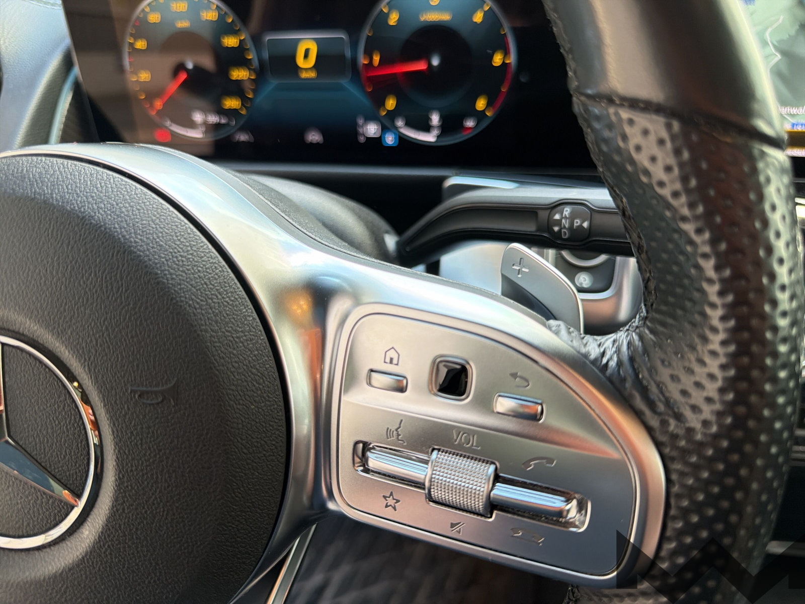 MERCEDES-BENZ GLB 220 d 4Matic AMG Line 8G | CH-Fahrzeug | Gratis Service-image-18