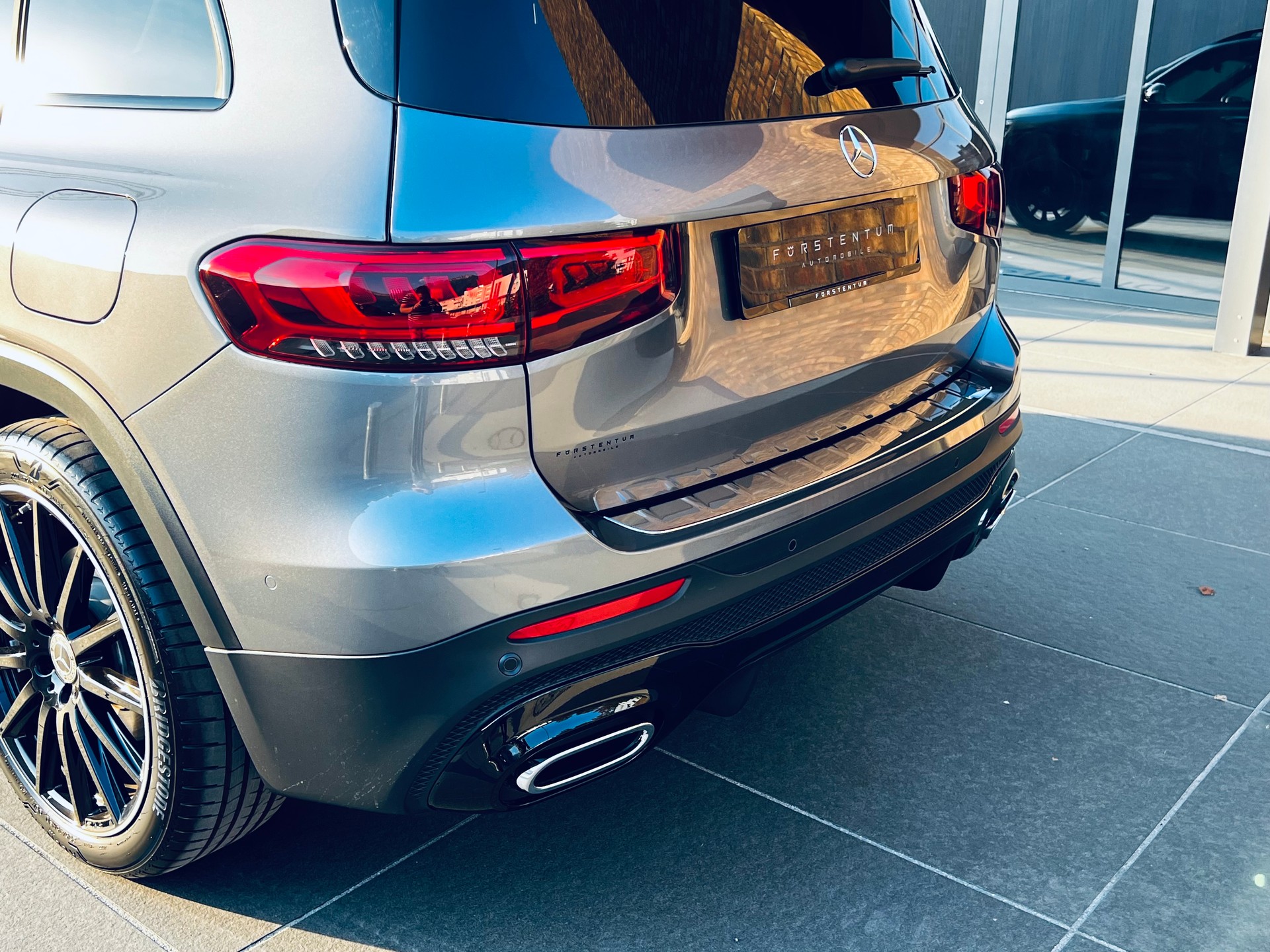 MERCEDES-BENZ GLB 220 d 4Matic AMG Line 8G | CH-Fahrzeug | Gratis Service-image-6