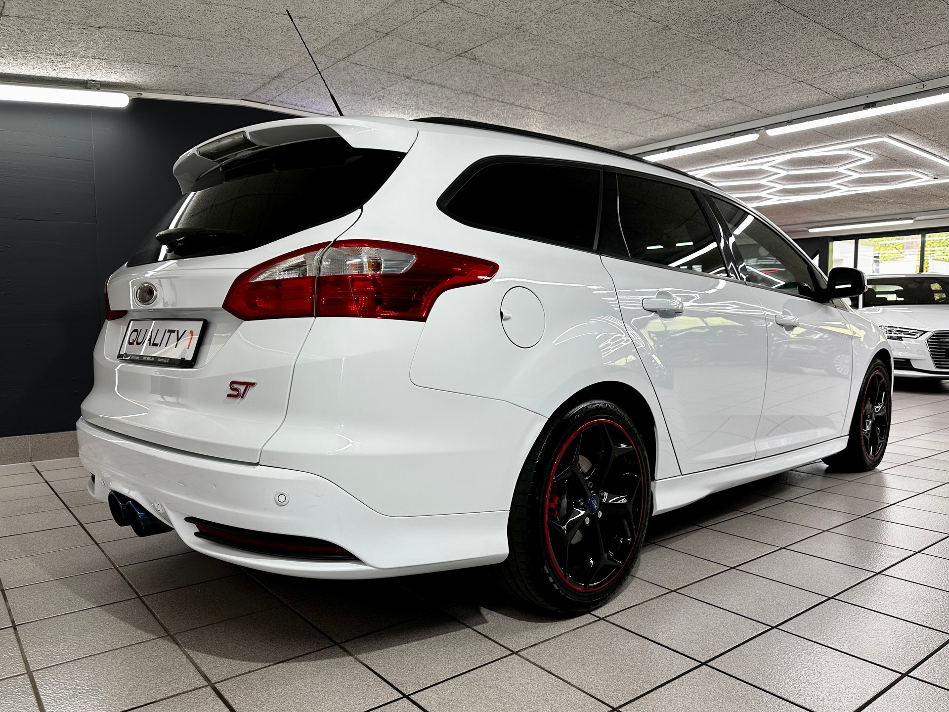 FORD Focus 2.0 SCTi ST-2-image-2