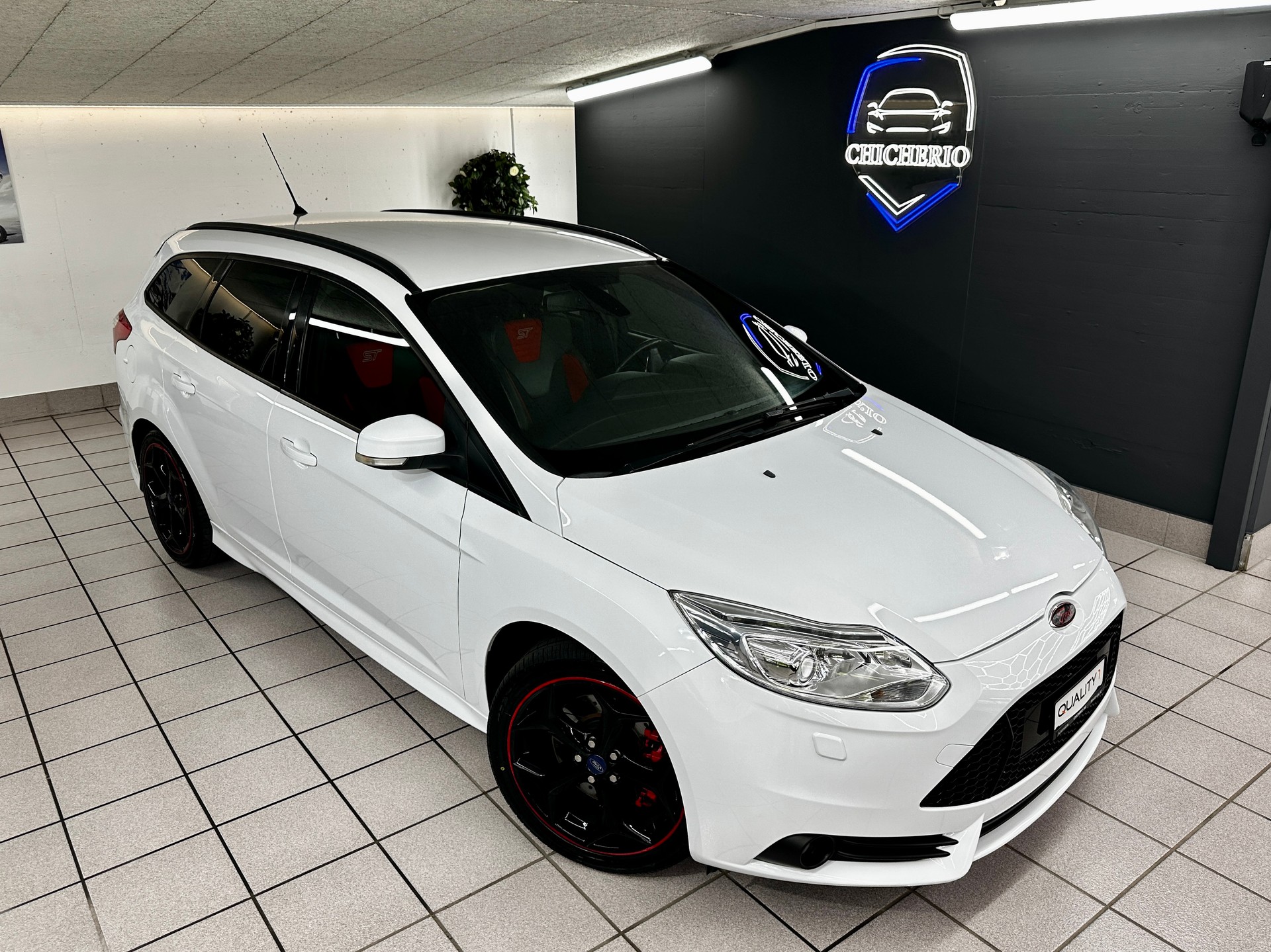 FORD Focus 2.0 SCTi ST-2-image-1
