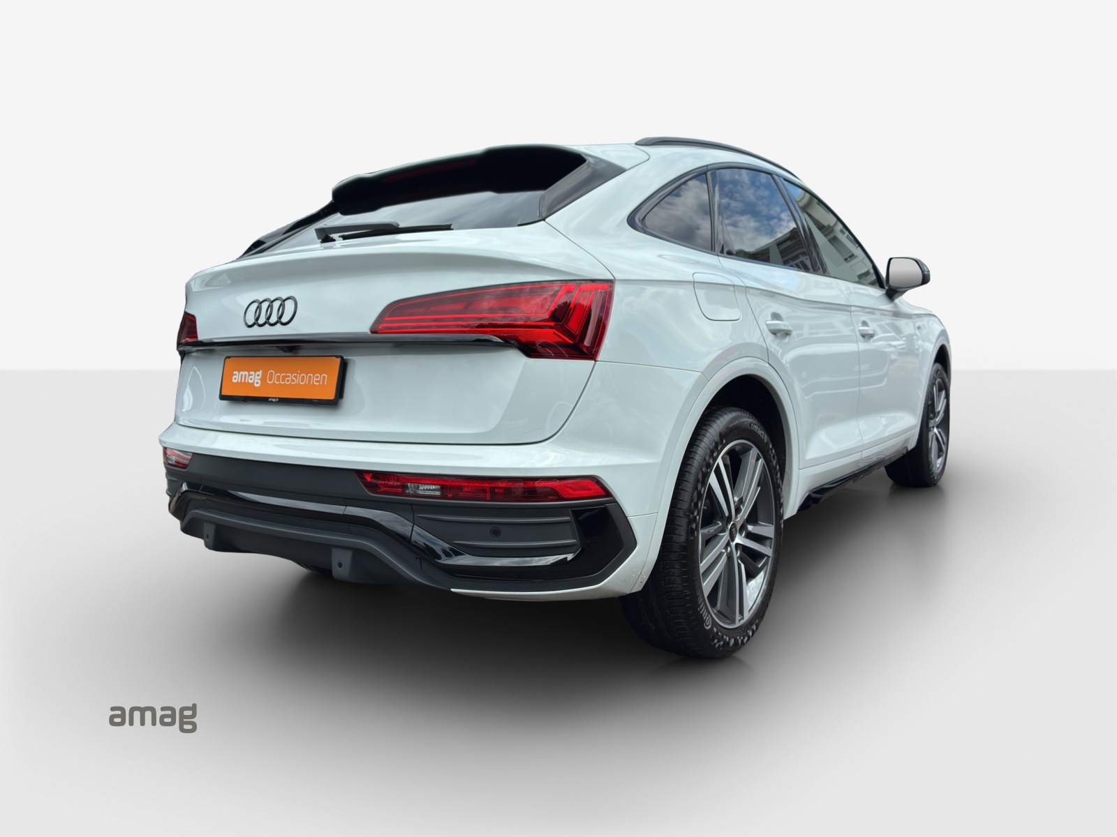 AUDI Q5 Sportback 40 TDI Blackedition quattro S-tronic-image-4