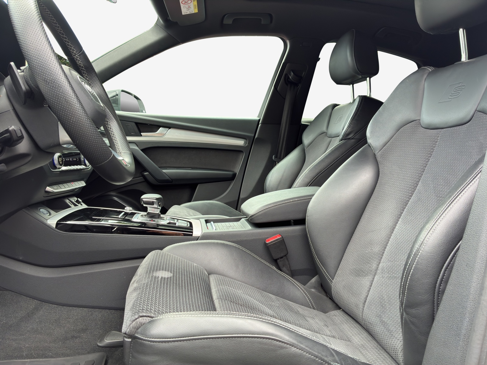 AUDI Q5 Sportback 40 TDI Blackedition quattro S-tronic-image-7