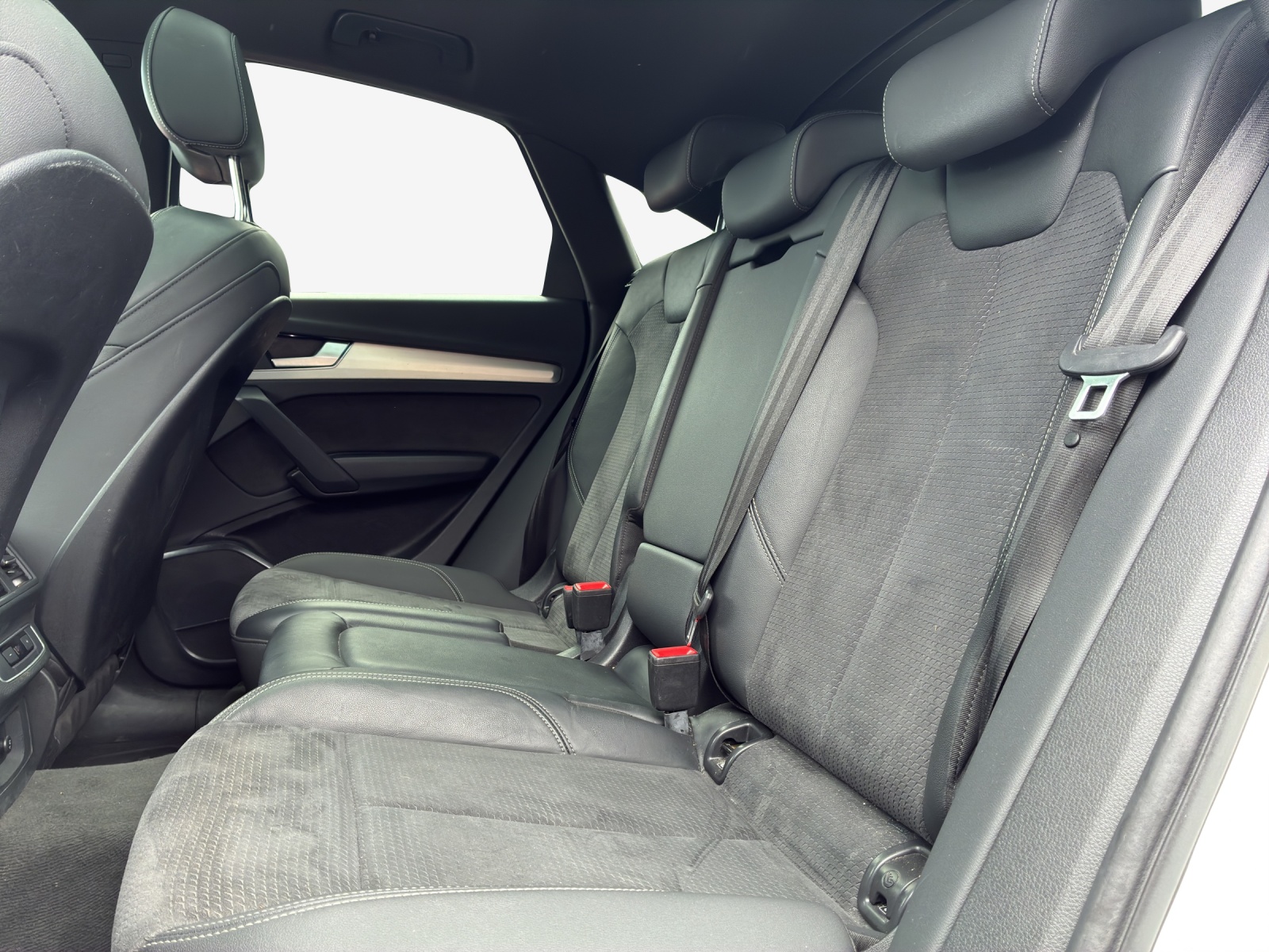 AUDI Q5 Sportback 40 TDI Blackedition quattro S-tronic-image-11