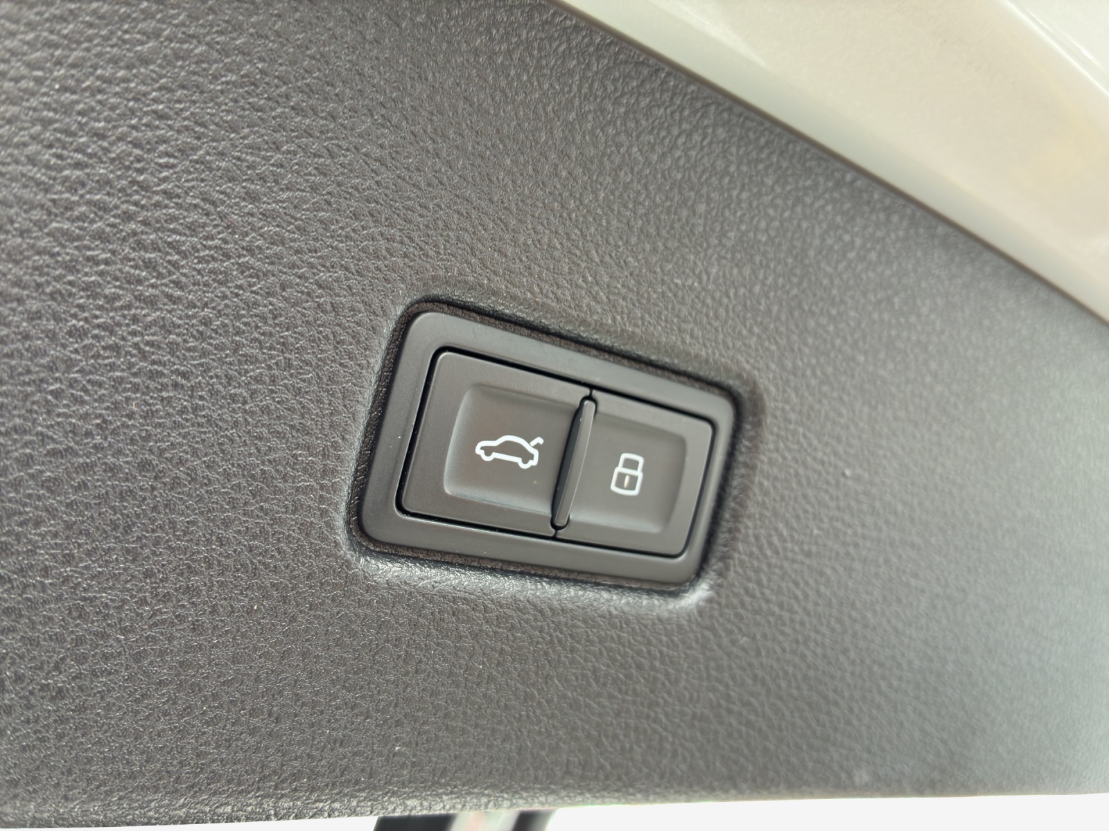 AUDI Q5 Sportback 40 TDI Blackedition quattro S-tronic-image-13