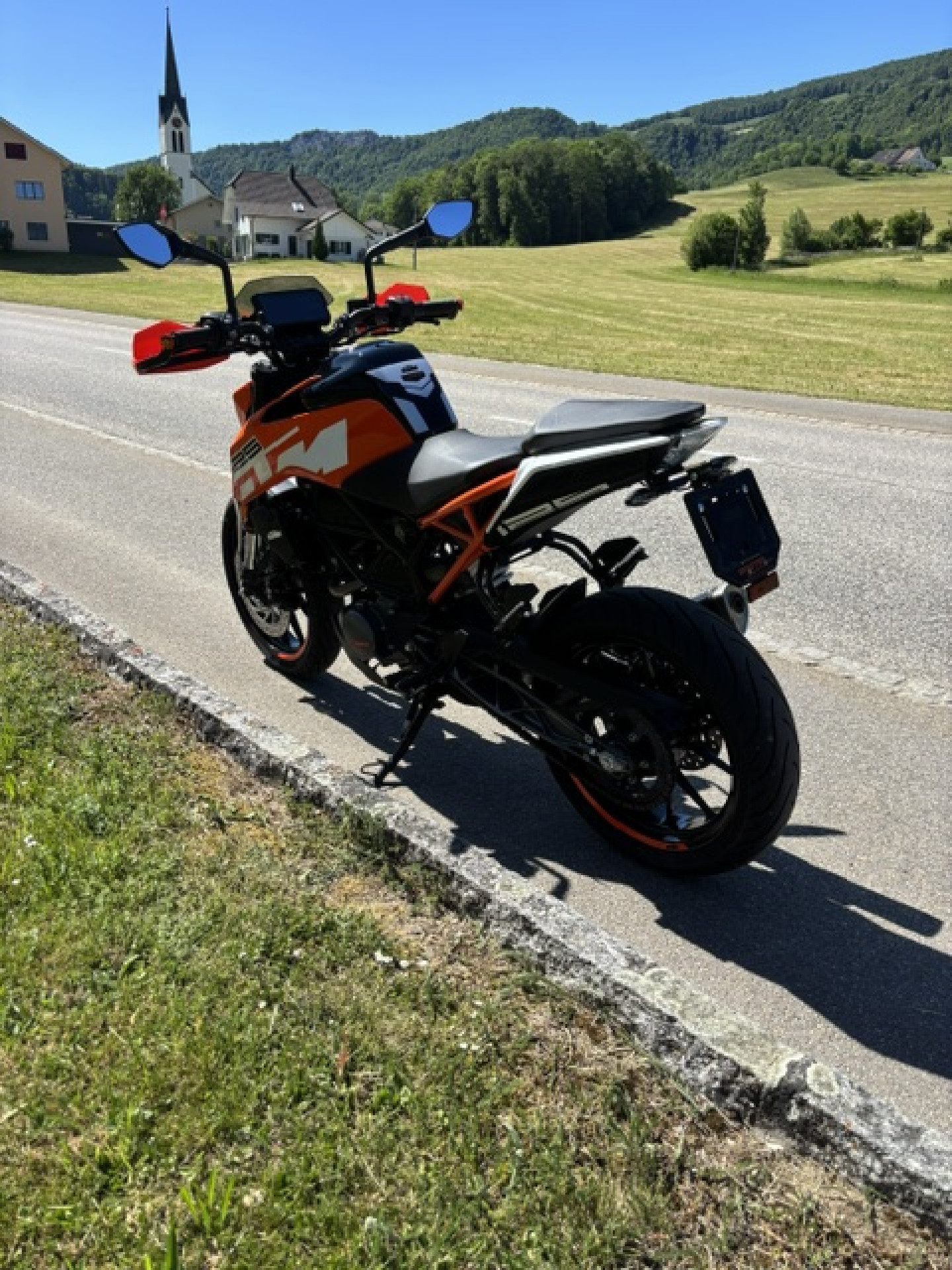 KTM 125 Duke-image-1