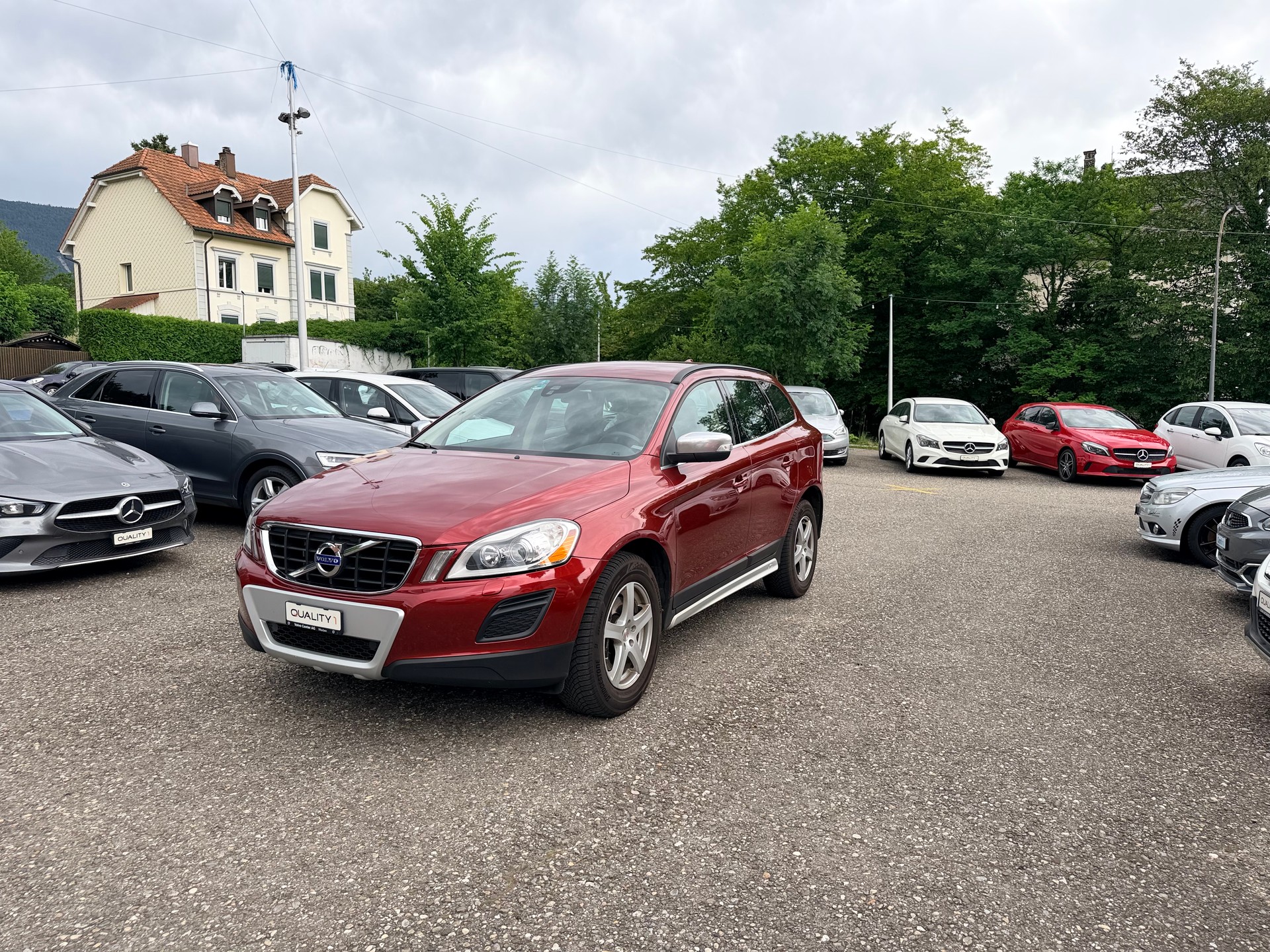 VOLVO XC60 D4 AWD Husky Edition Geartronic-image-1