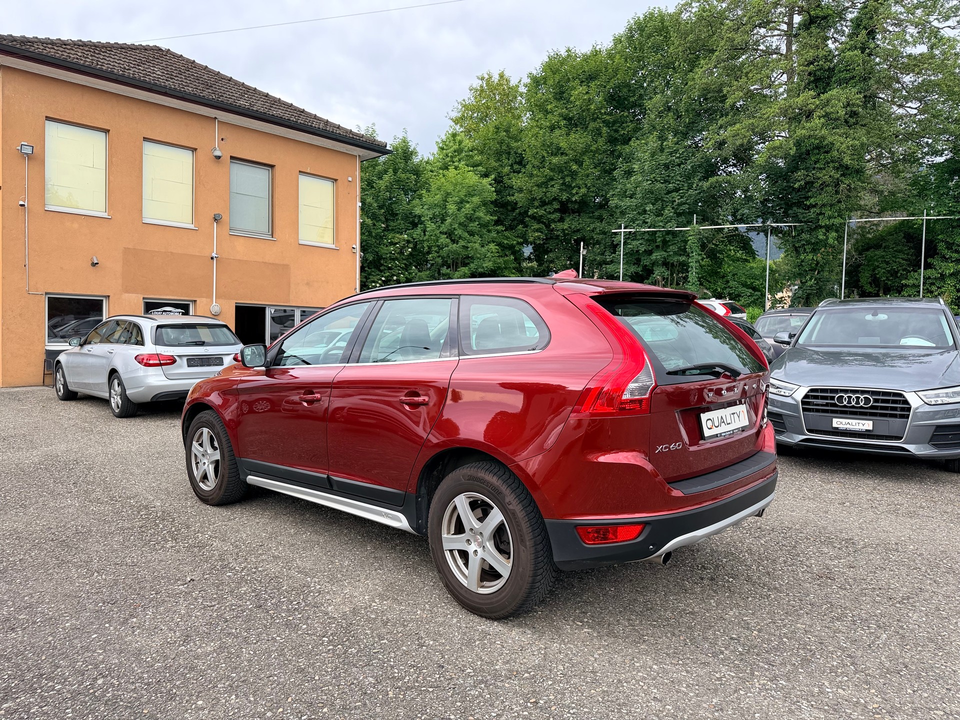 VOLVO XC60 D4 AWD Husky Edition Geartronic-image-10