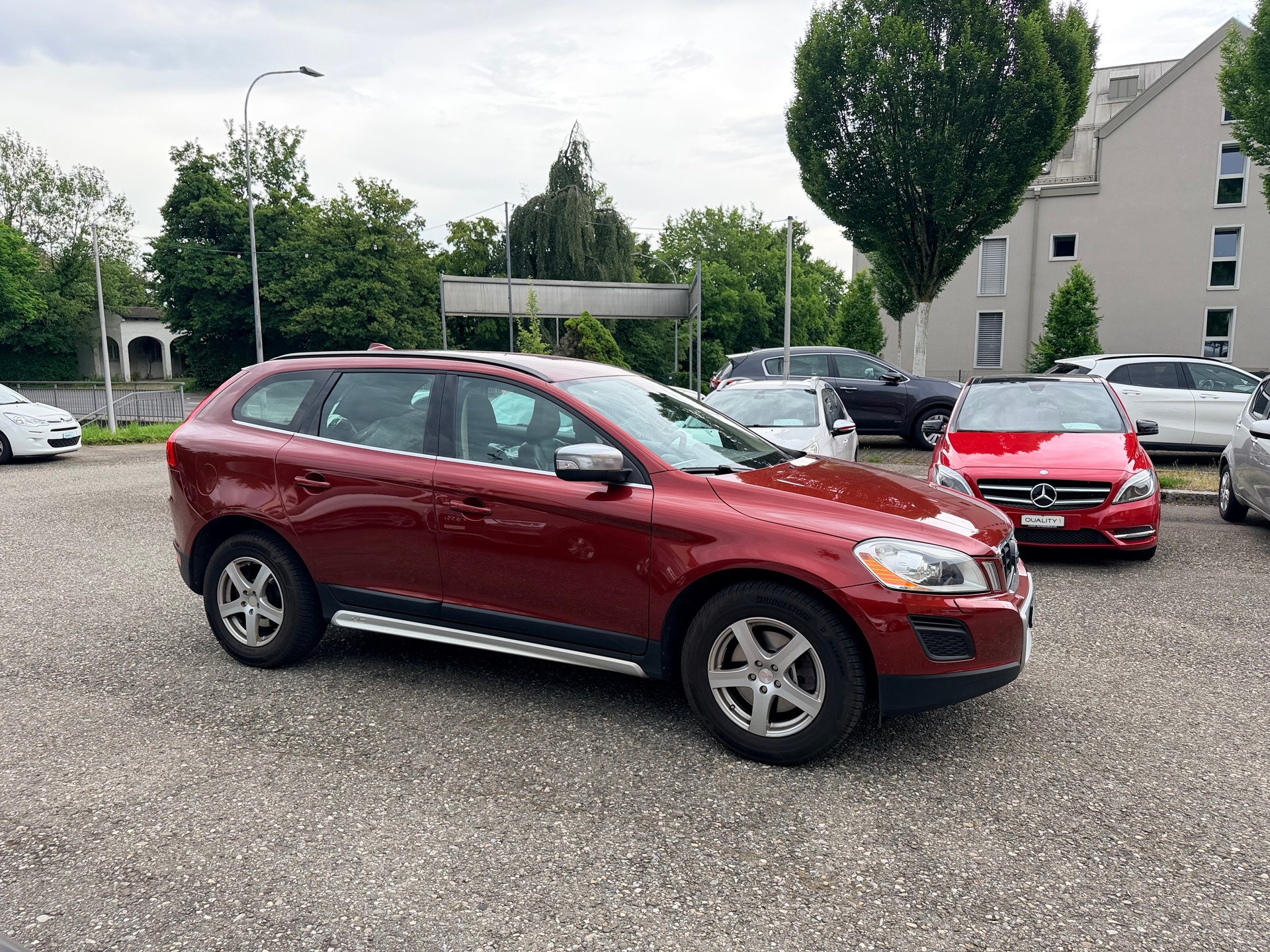 VOLVO XC60 D4 AWD Husky Edition Geartronic-image-3