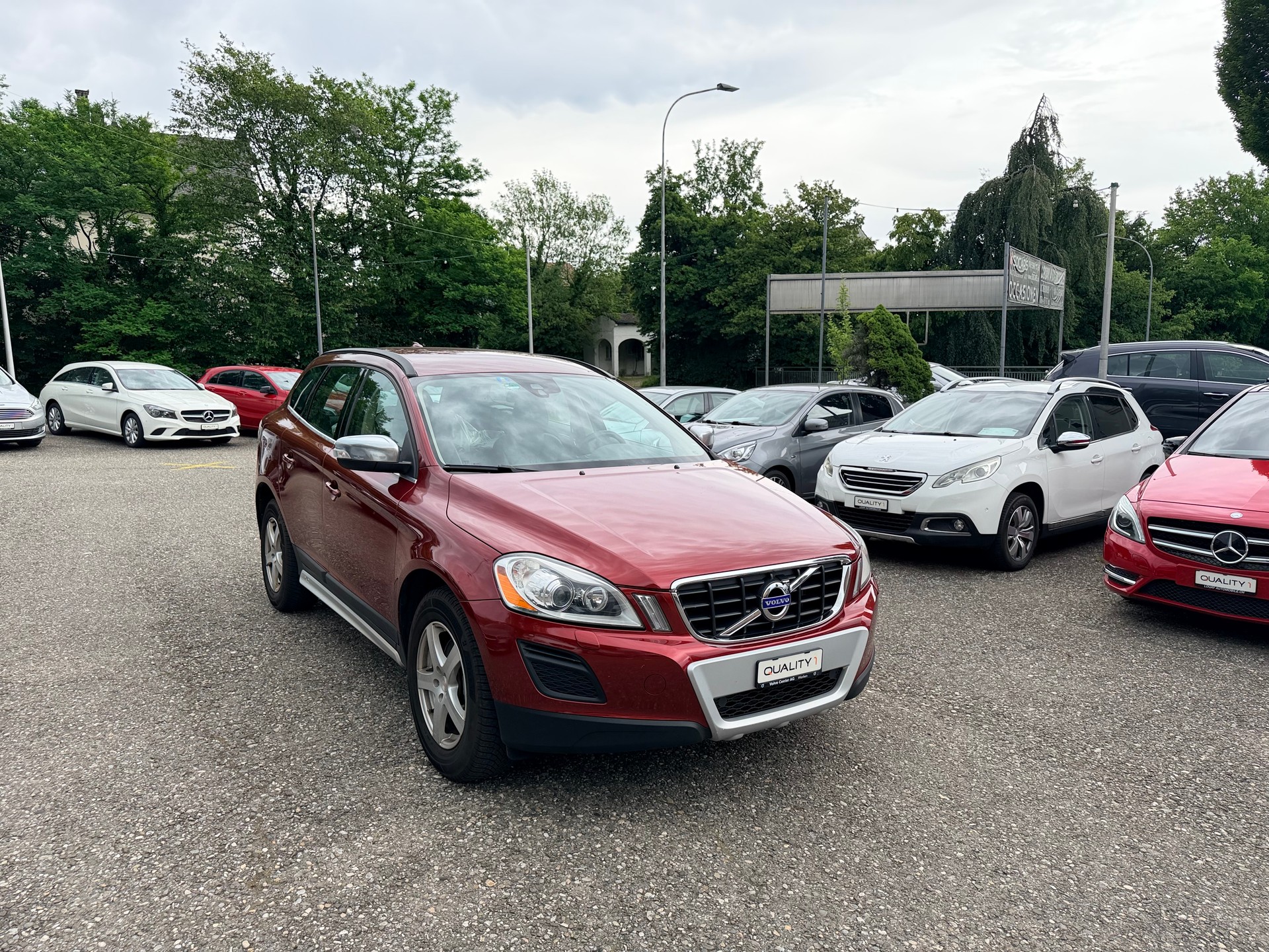 VOLVO XC60 D4 AWD Husky Edition Geartronic-image-2