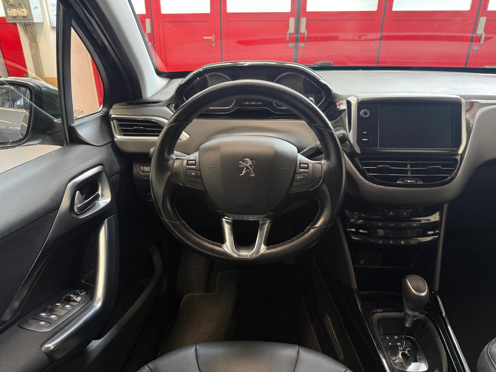 PEUGEOT 2008 1.2 PureTech Allure EAT6-image-10
