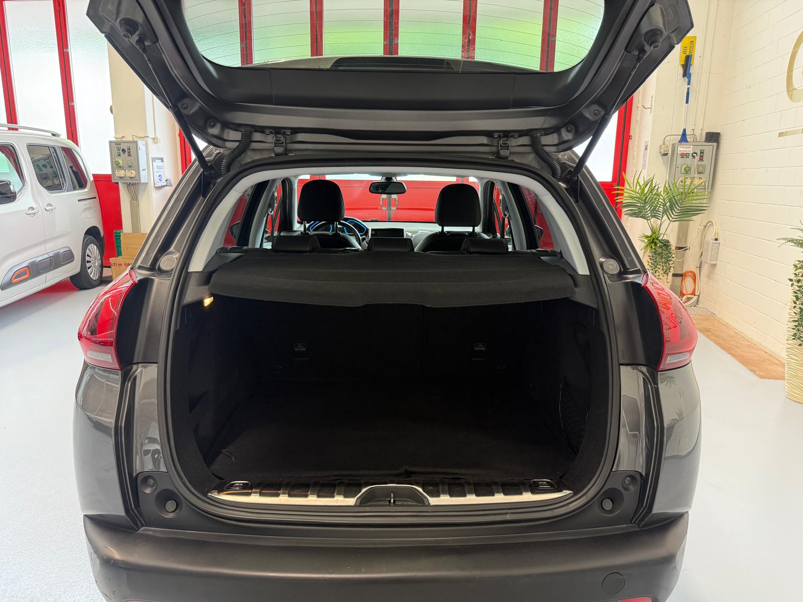 PEUGEOT 2008 1.2 PureTech Allure EAT6-image-15
