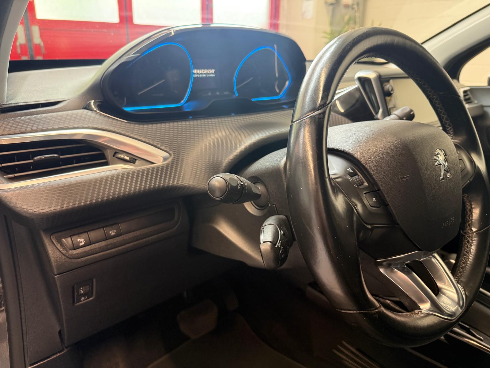 PEUGEOT 2008 1.2 PureTech Allure EAT6-image-14