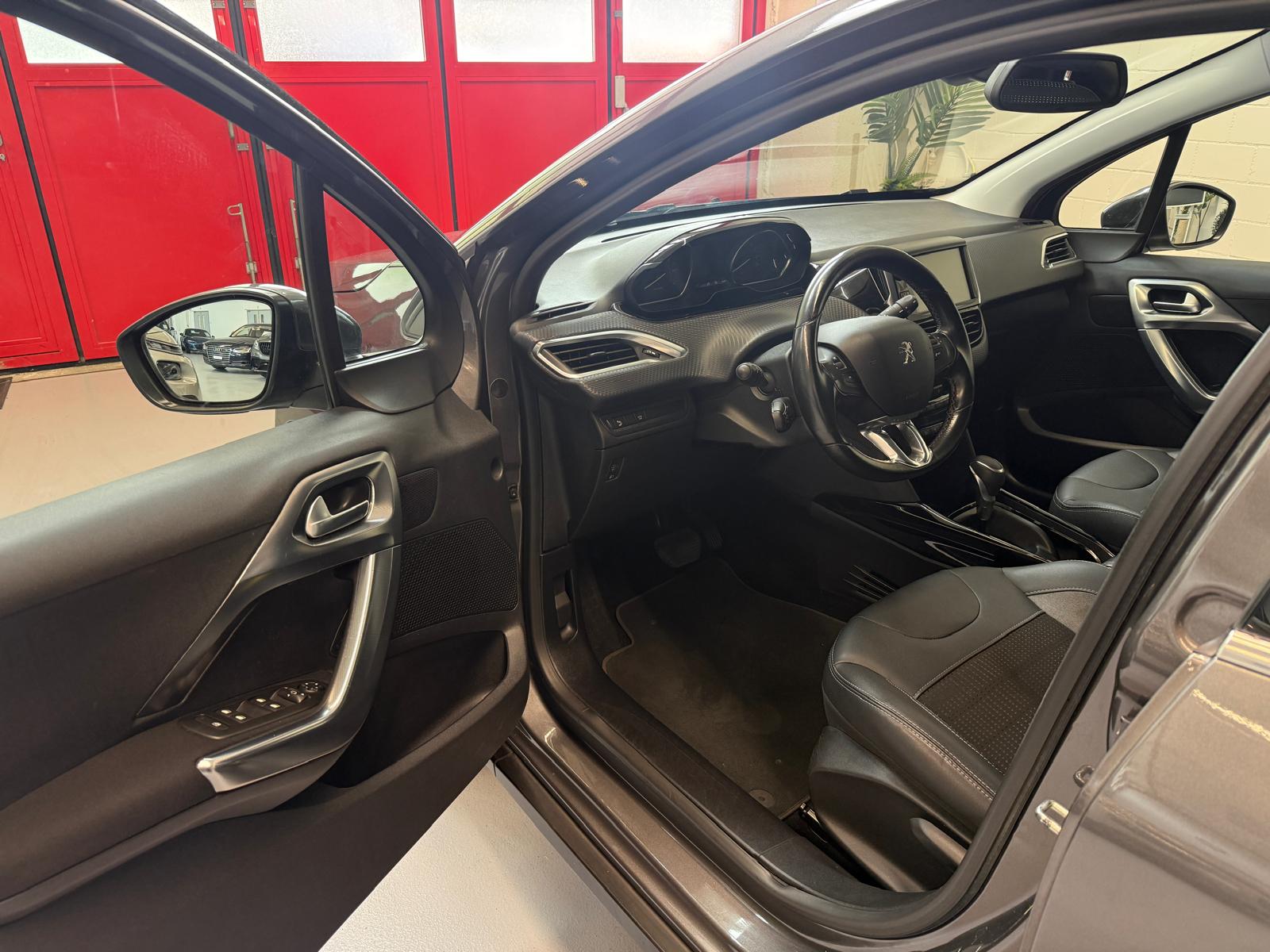PEUGEOT 2008 1.2 PureTech Allure EAT6-image-7