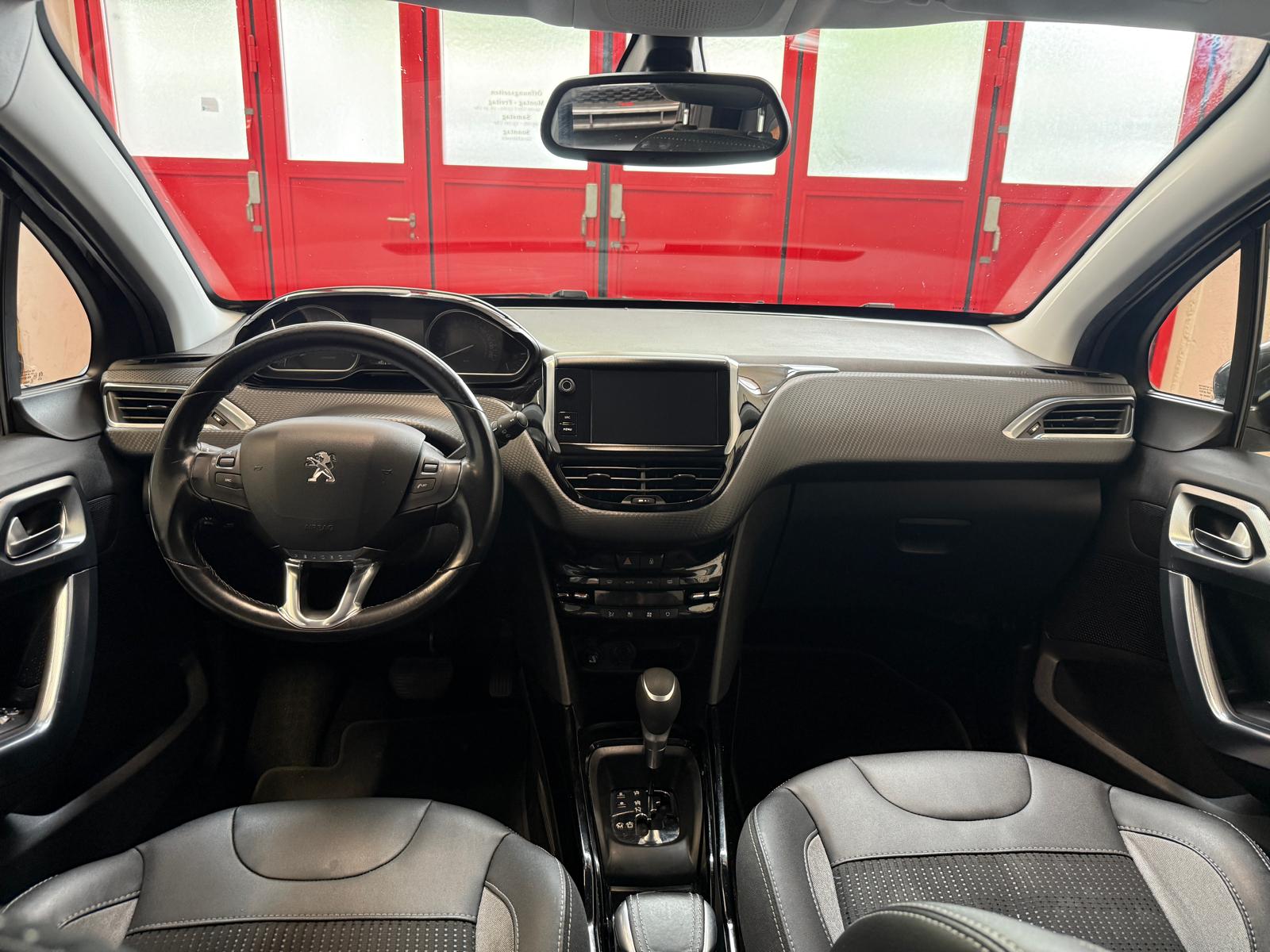 PEUGEOT 2008 1.2 PureTech Allure EAT6-image-9