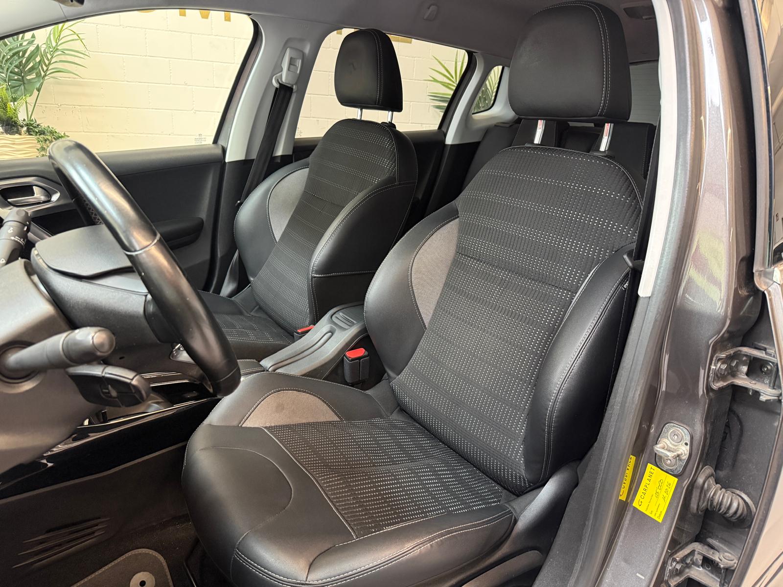 PEUGEOT 2008 1.2 PureTech Allure EAT6-image-8