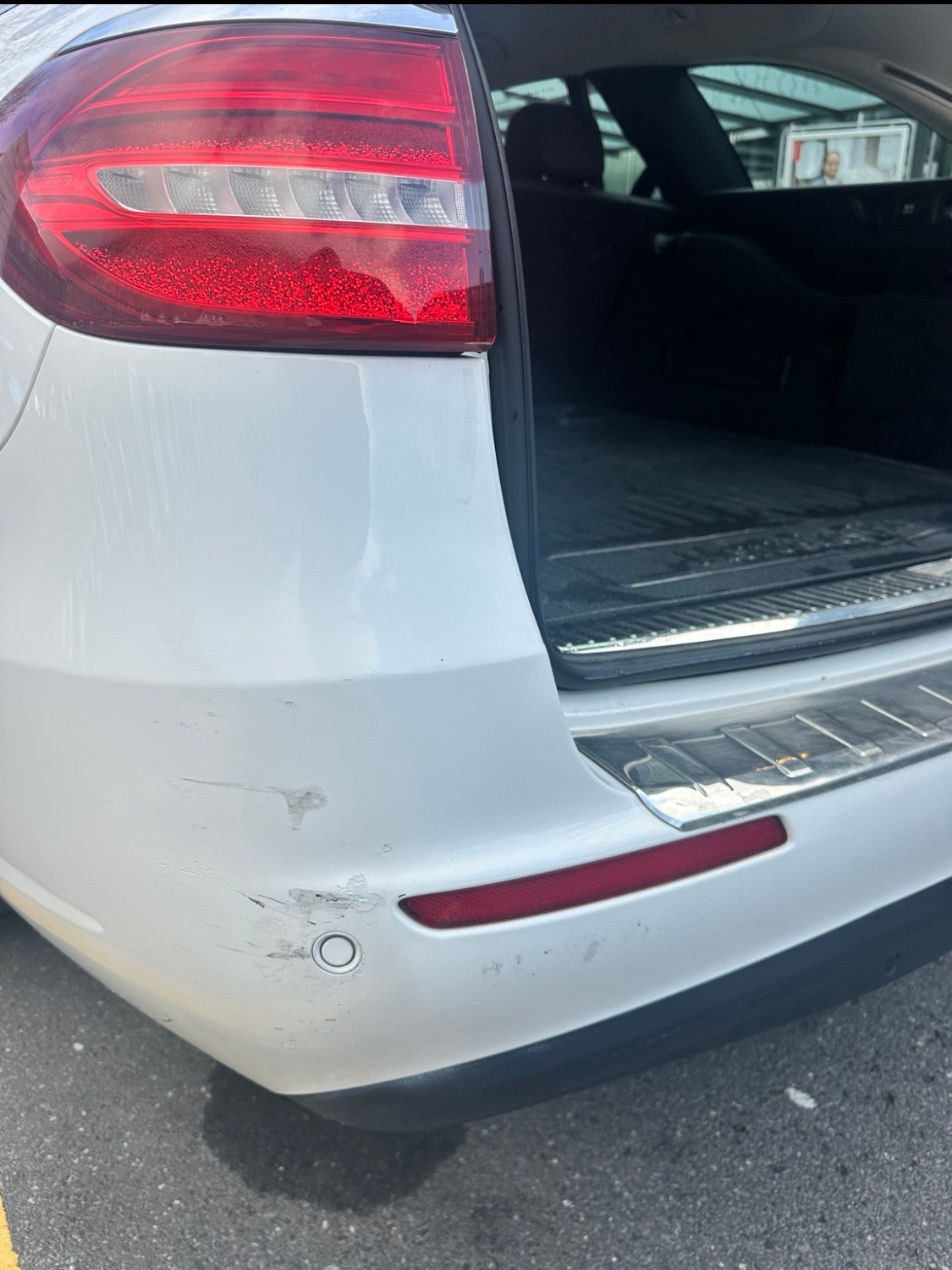 MERCEDES-BENZ E 220 d 4matic-image-3