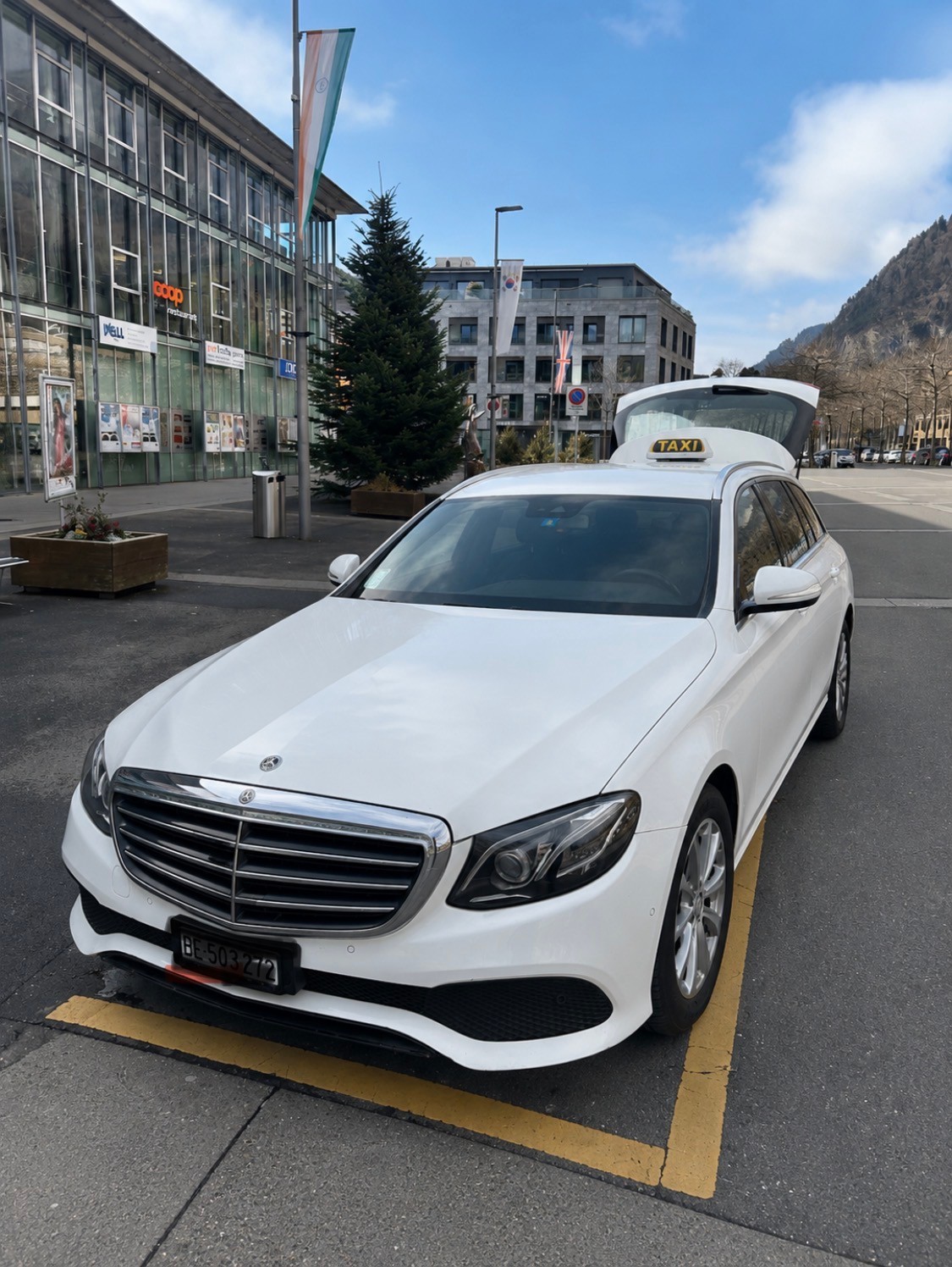 MERCEDES-BENZ E 220 d 4matic — slika 1