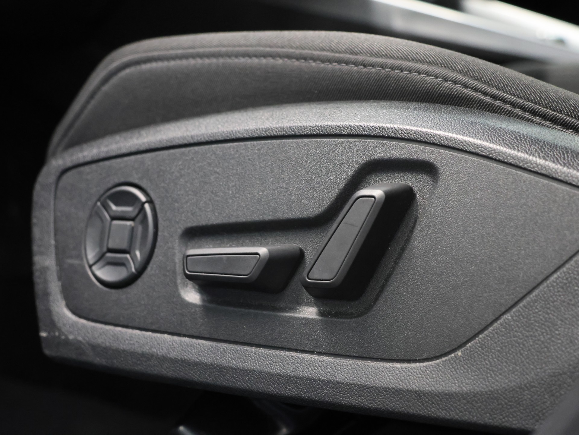 AUDI A3 Sportback 35 TFSI S line S-tronic *Rückfahrkamera* *Sitzheizung*-image-18