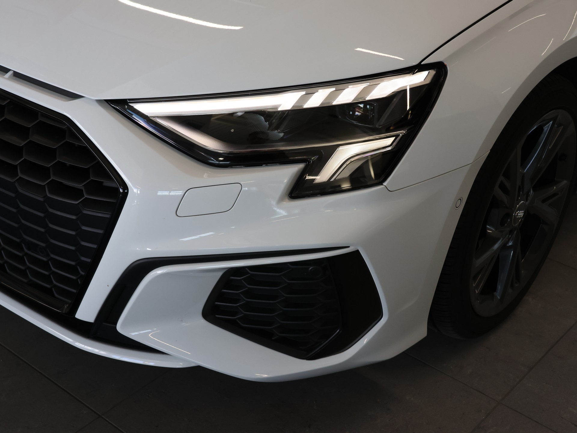 AUDI A3 Sportback 35 TFSI S line S-tronic *Rückfahrkamera* *Sitzheizung*-image-9