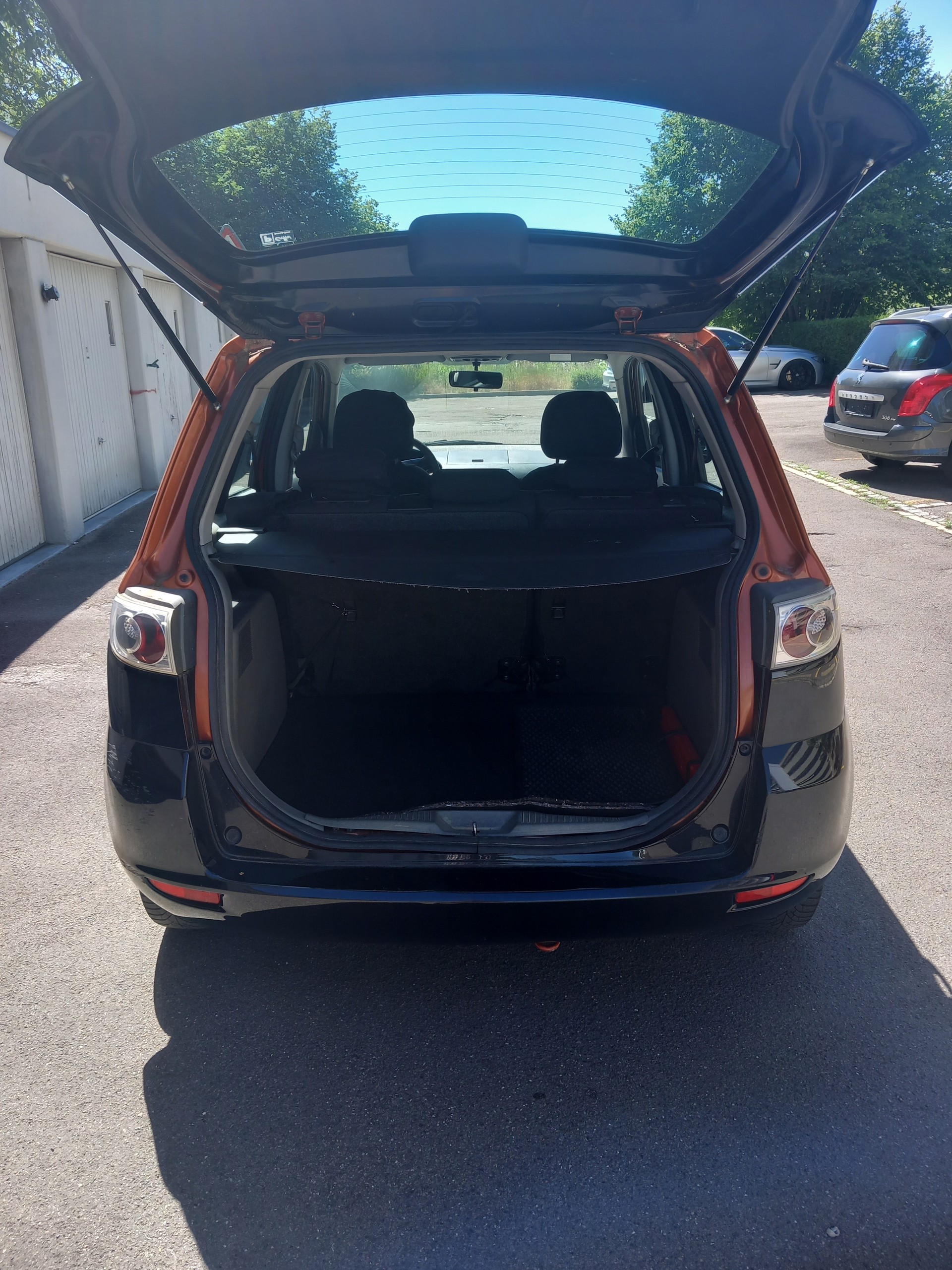MAZDA 2-image-6