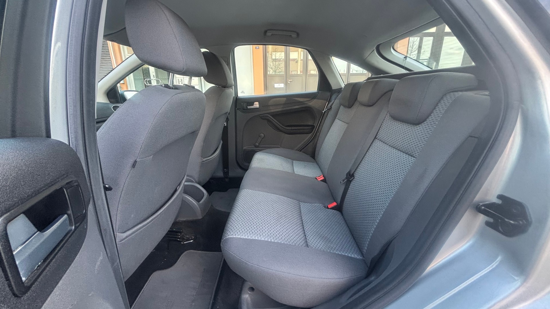 FORD Focus 1.6i Trend-image-4