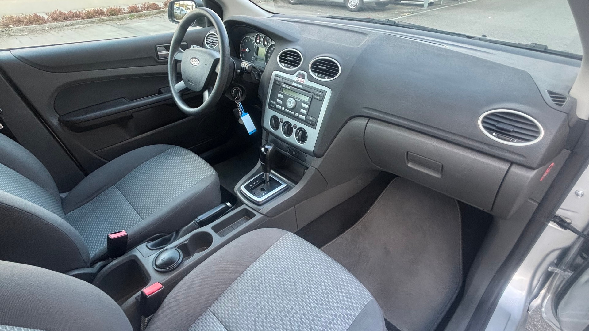FORD Focus 1.6i Trend-image-7